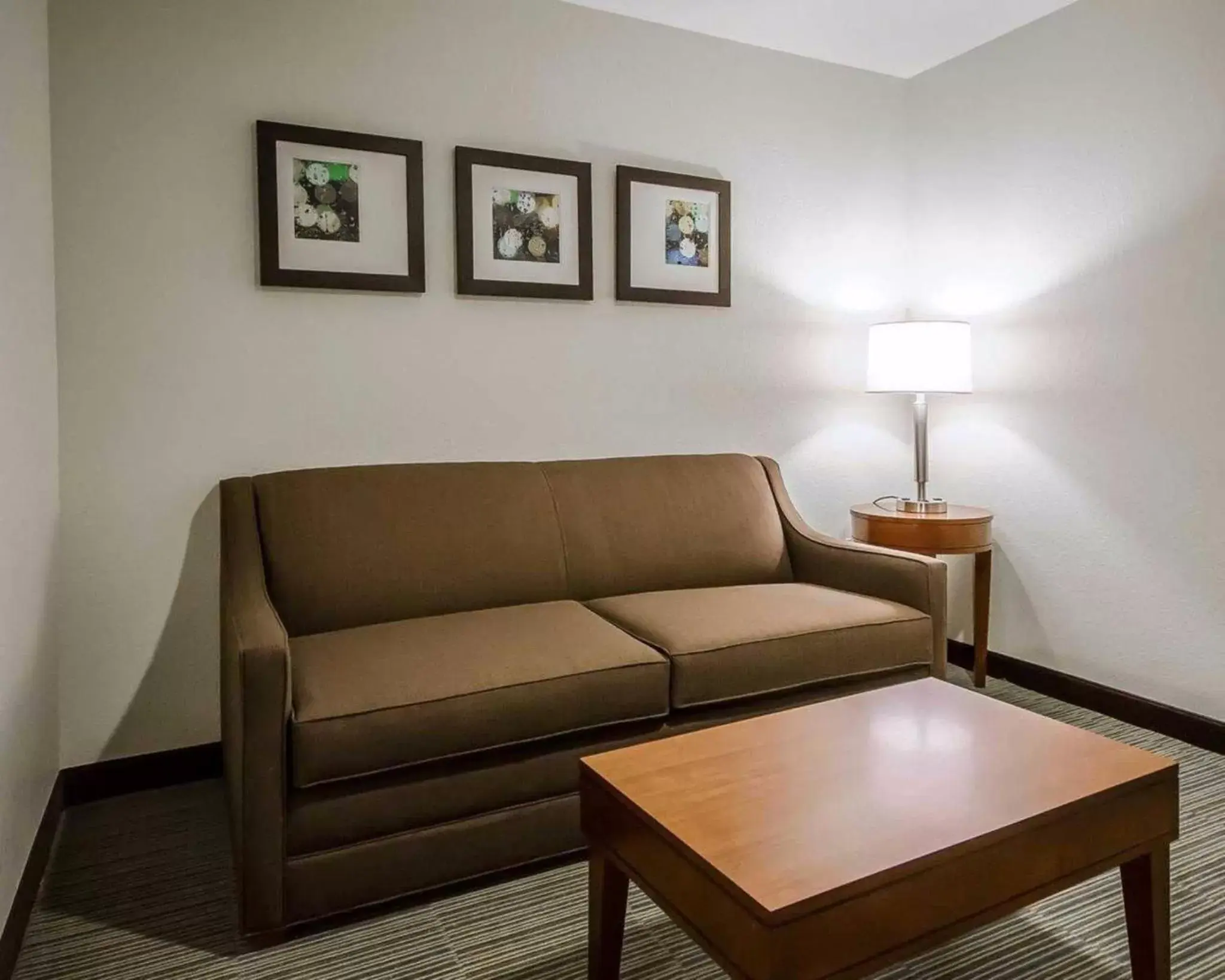 Photo of the whole room, Seating Area in Comfort Inn