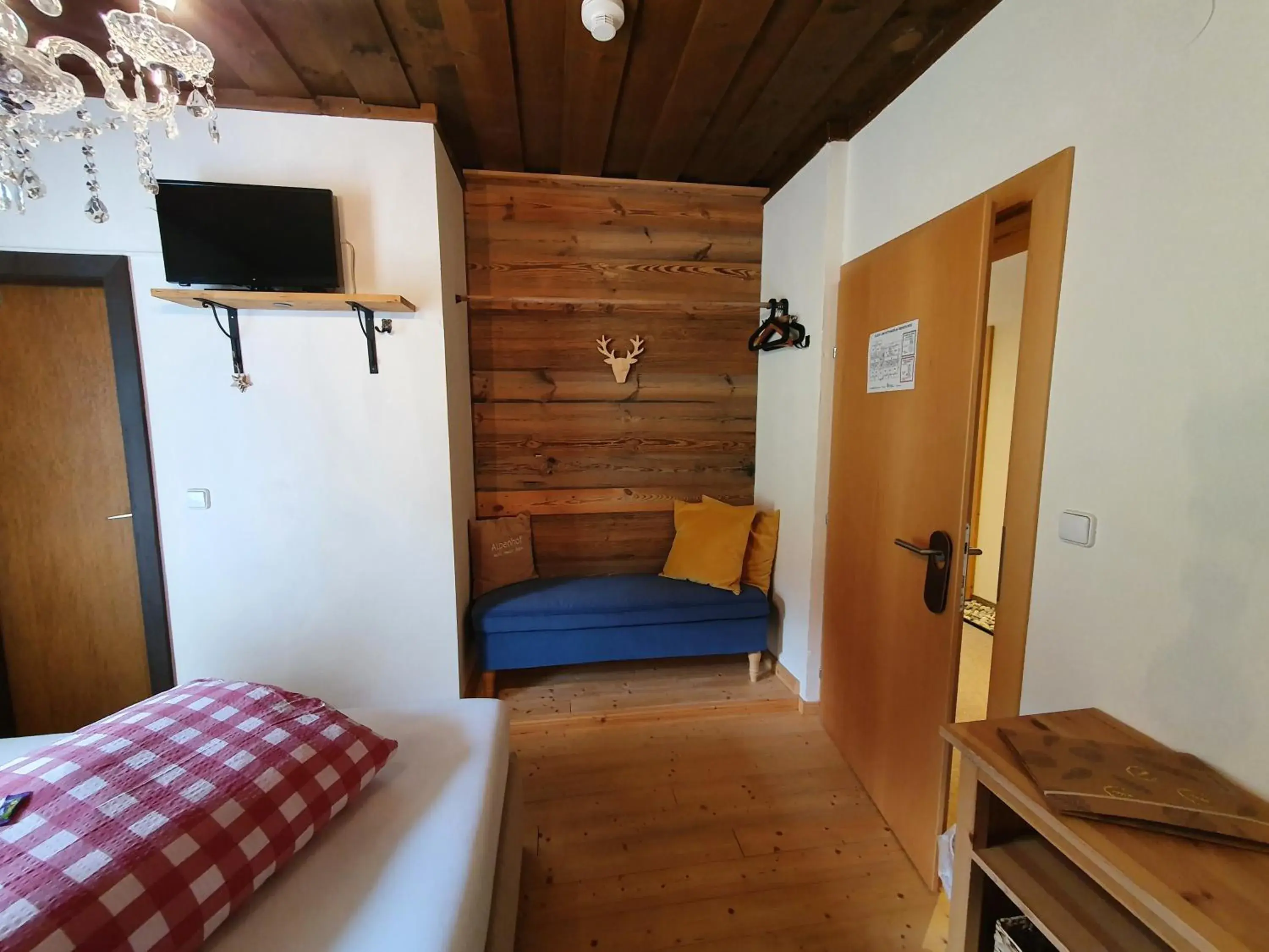 Photo of the whole room, Bed in Alpenhof