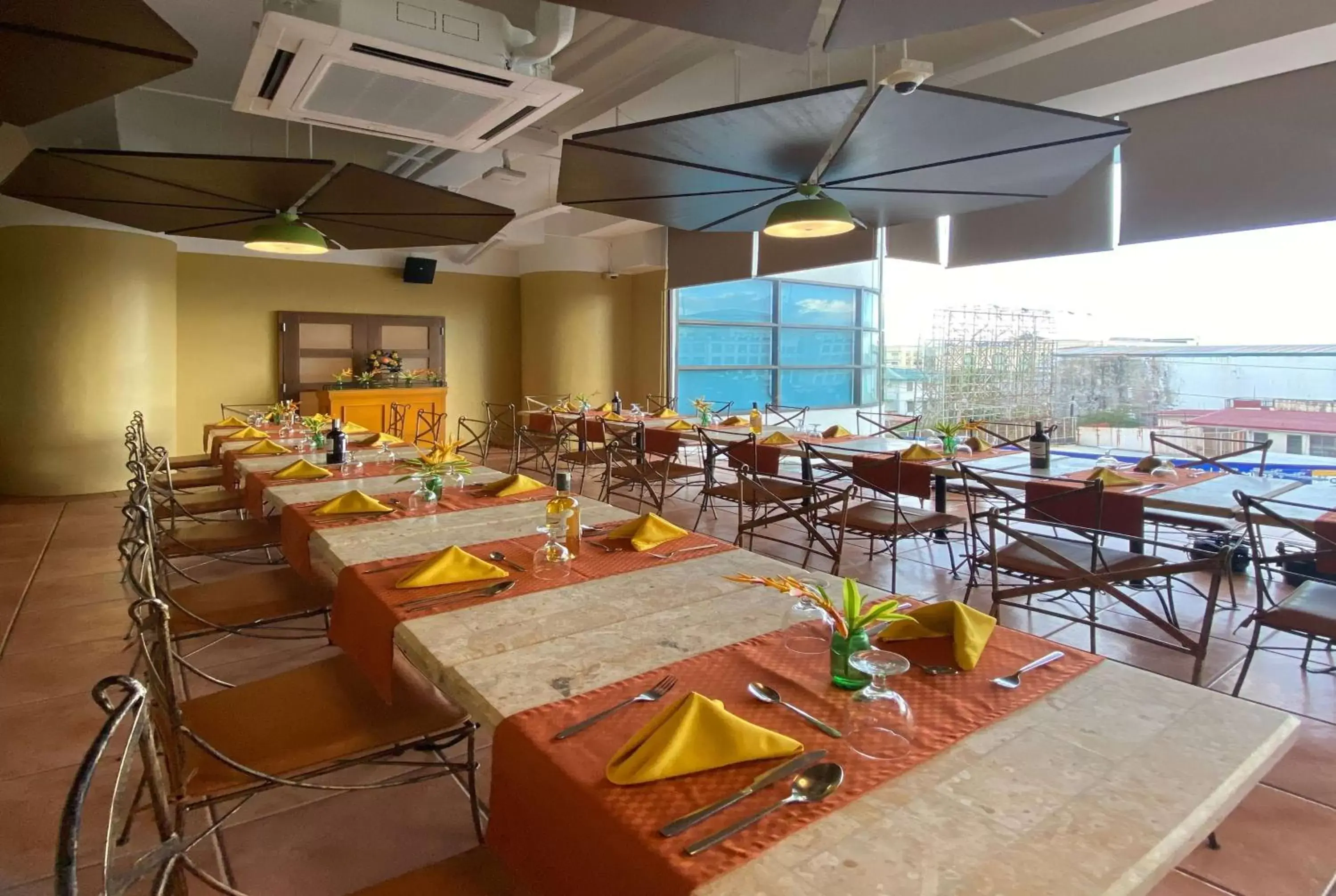 Restaurant/places to eat in Days Hotel by Wyndham Iloilo Restaurant/places to eat in Days Hotel by Wyndham Iloilo
