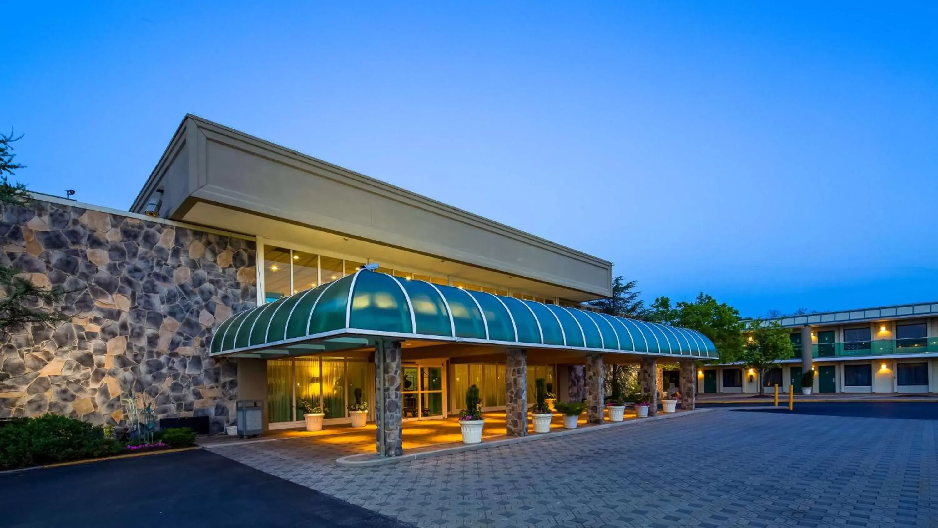 Property Building in SureStay Plus Hotel by Best Western Brandywine Valley