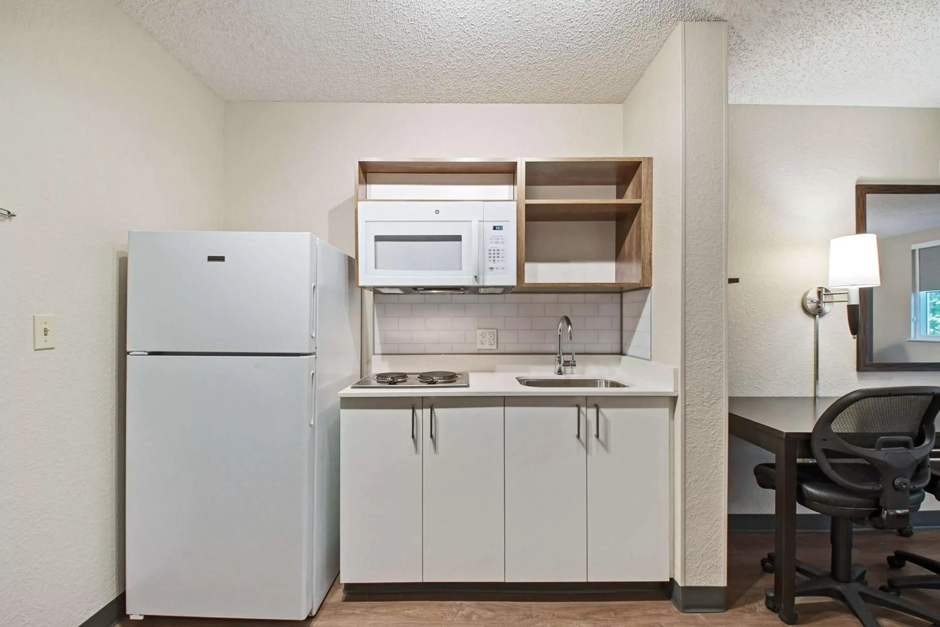 Kitchen or kitchenette, Kitchen/Kitchenette in Extended Stay America Premier Suites - Miami - Coral Gables