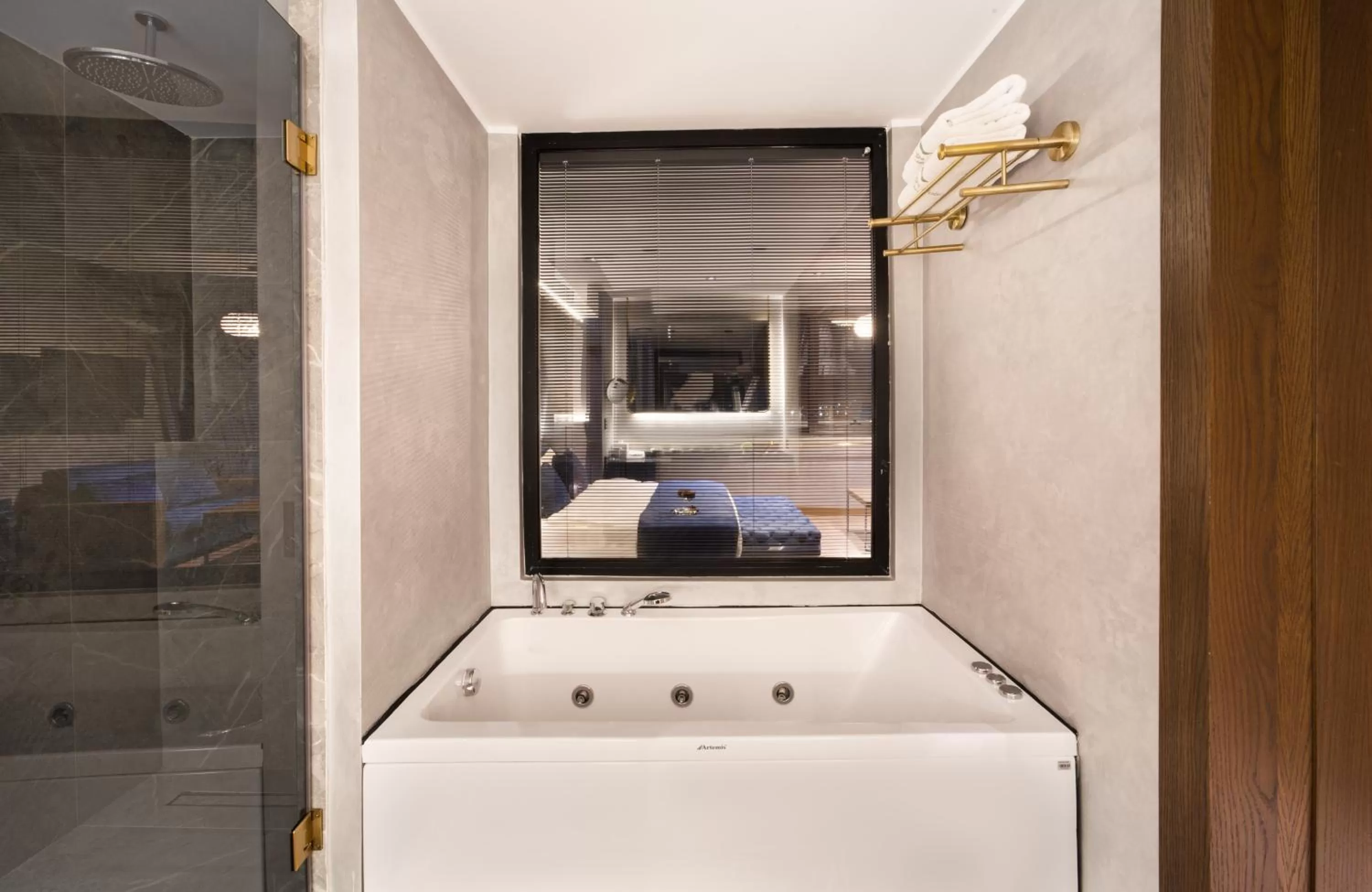 Hot Tub in The Wings Hotel Istanbul