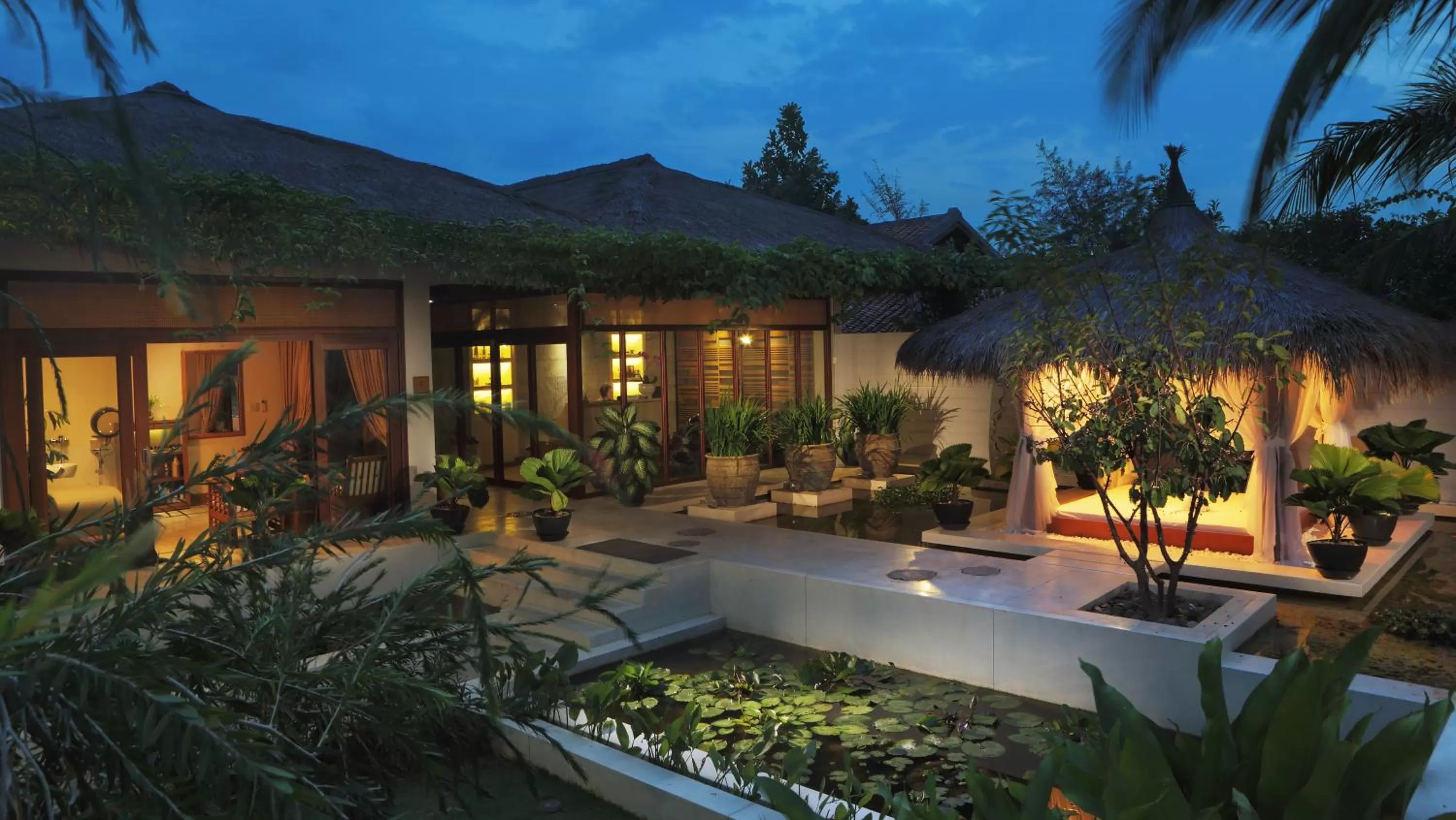 Facade/entrance in The Cliff Resort & Residences