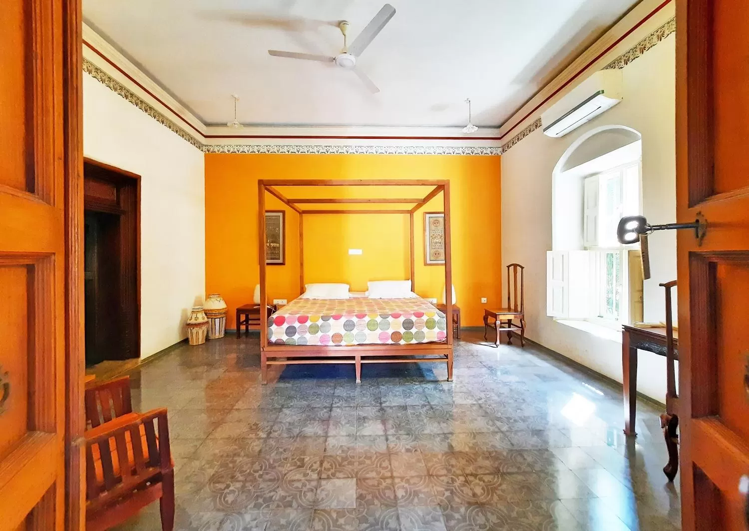 Bed in Saratha Vilas Chettinad