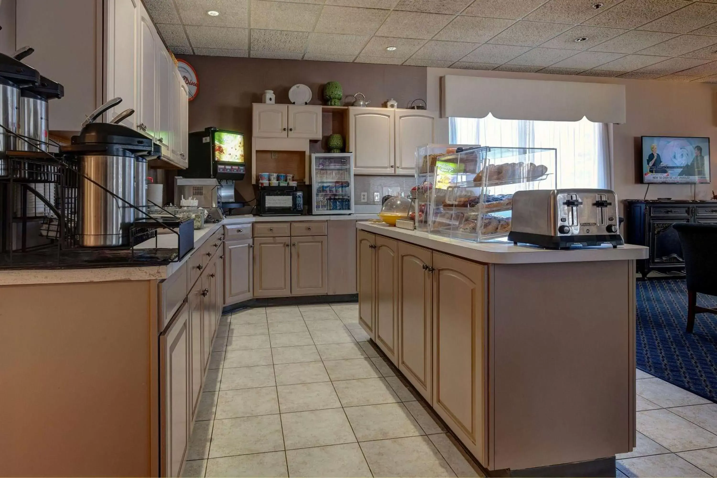 Other, Kitchen/Kitchenette in Howard Johnson by Wyndham Amherst Hadley