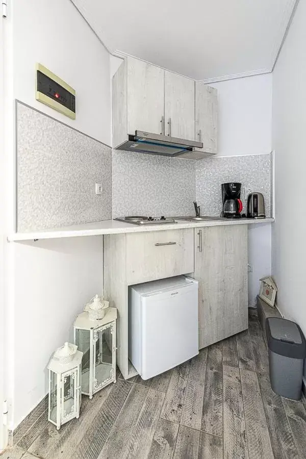 Kitchen/Kitchenette in Comfort Stay Airport Studios - FREE shuttle from the Athens airport