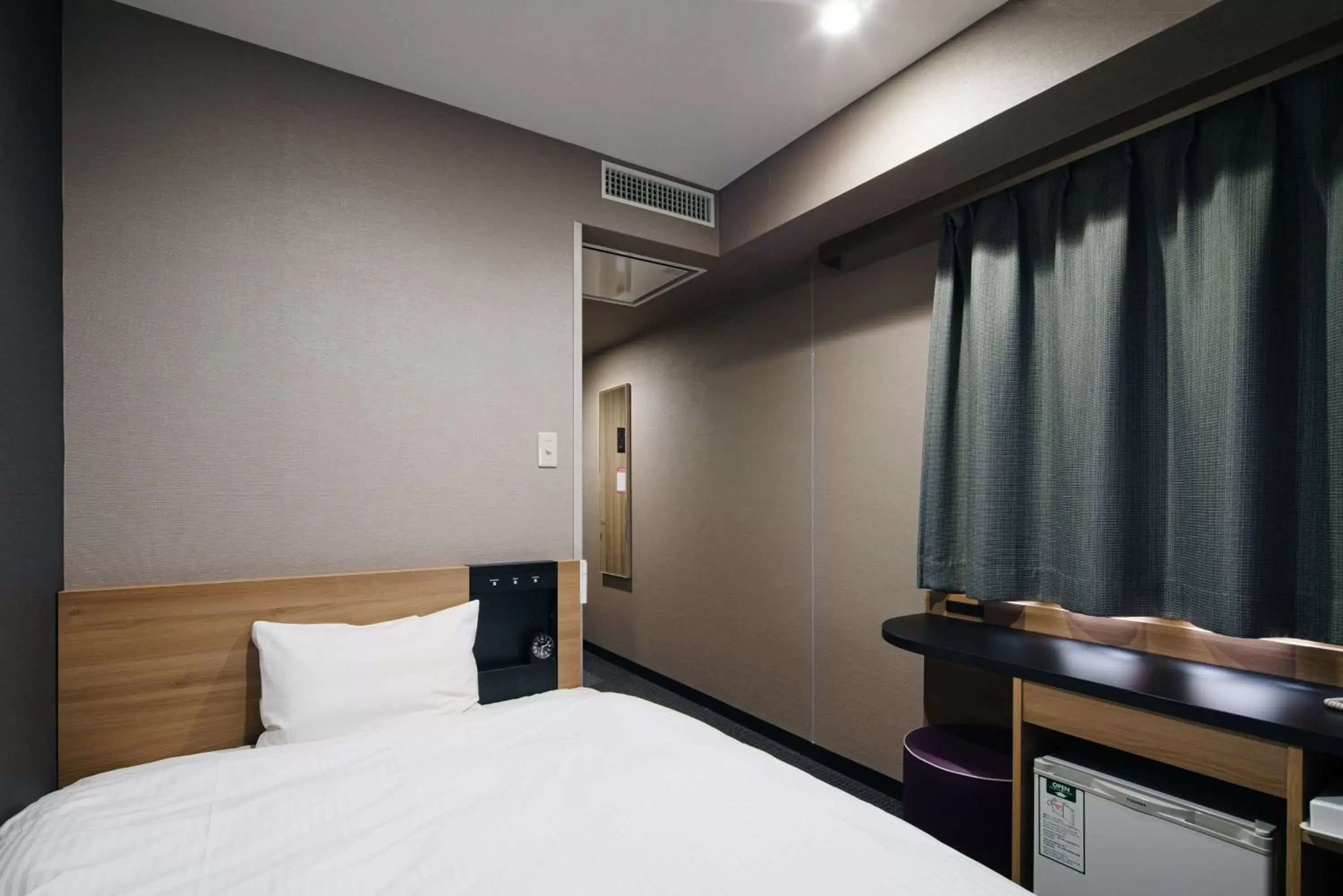 Photo of the whole room, Bed in Hakata Nakasu Washington Hotel Plaza