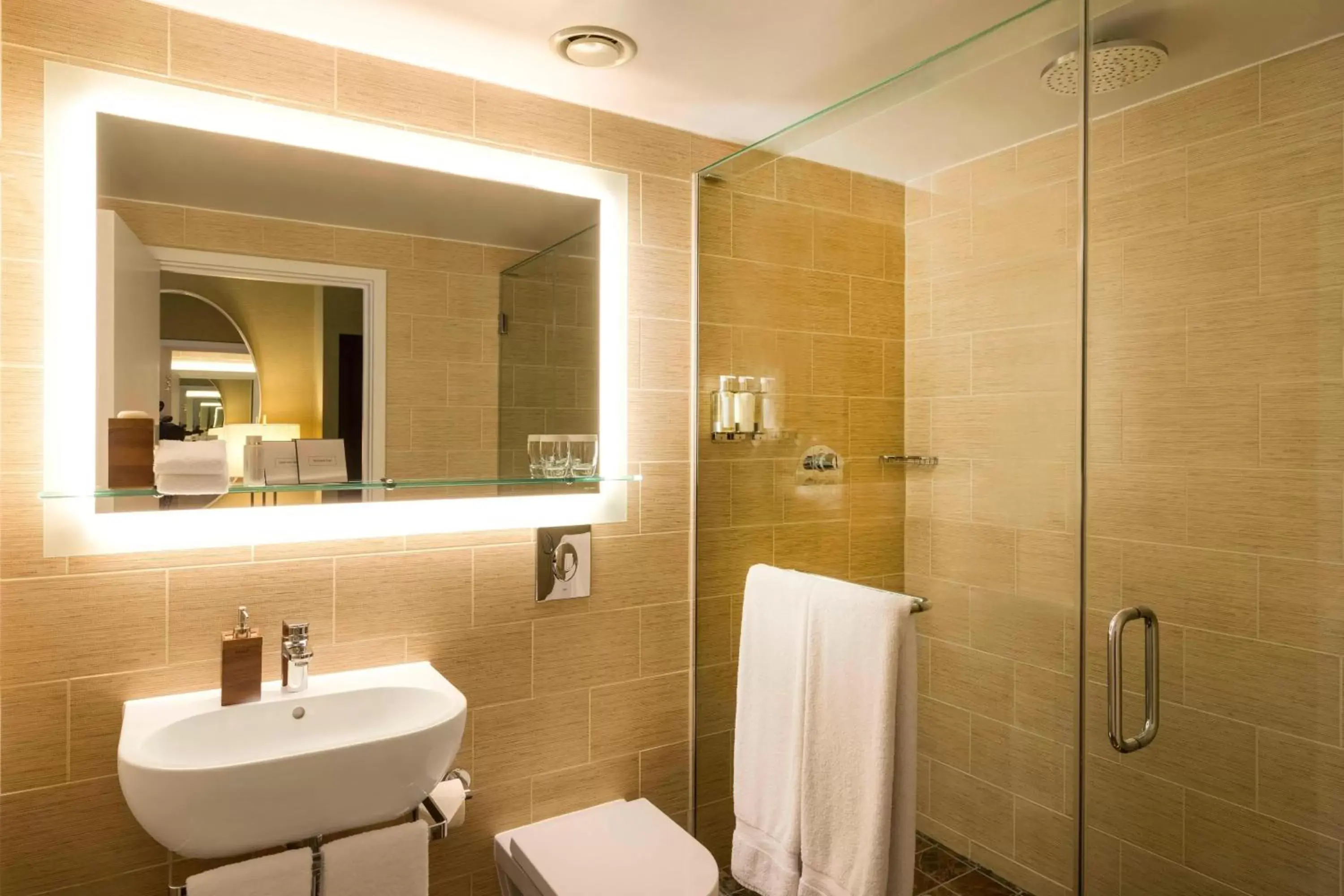 Bathroom in St. Ermin's Hotel, Autograph Collection