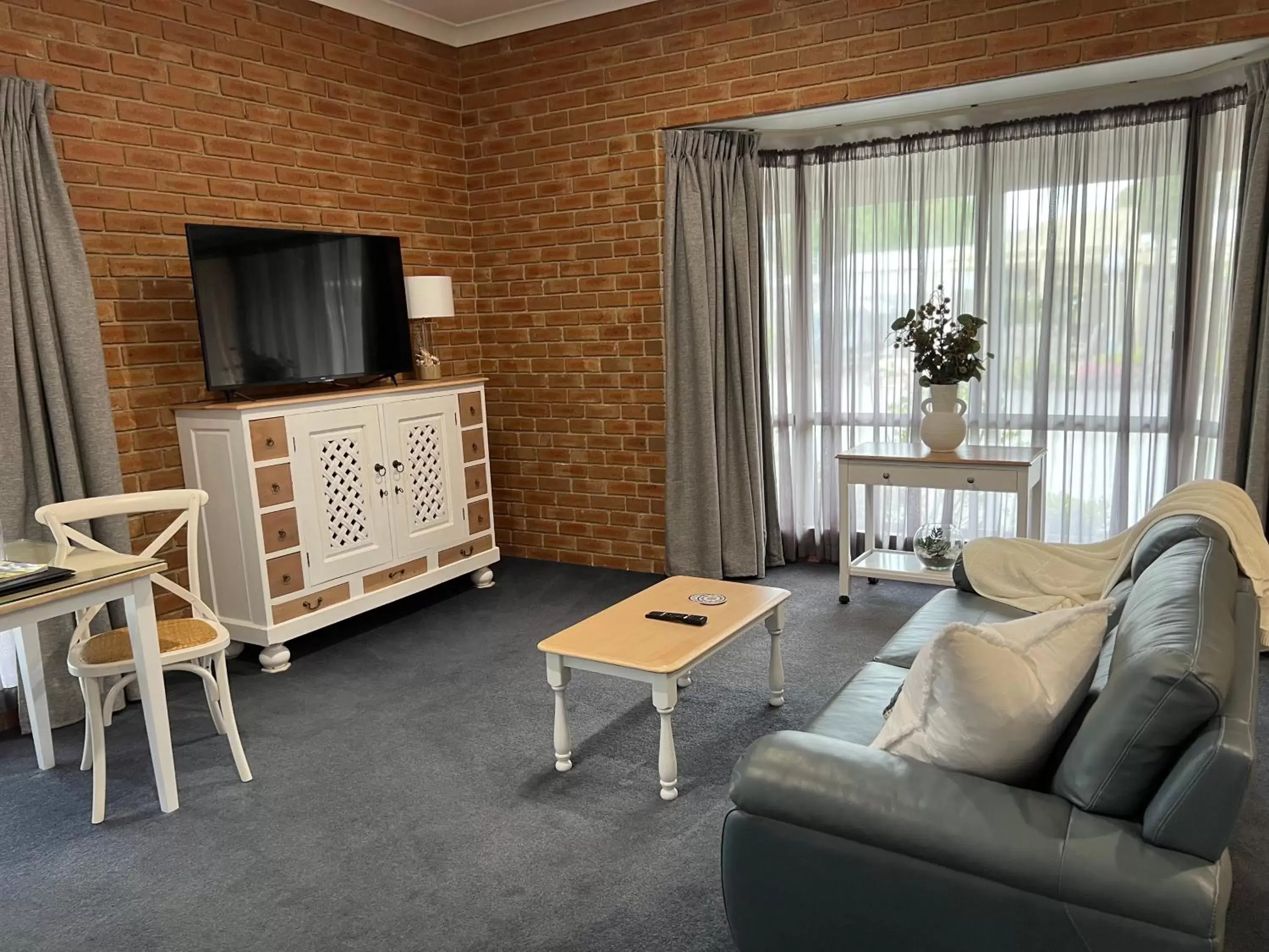 Seating Area in Coastal Waters Motor Inn