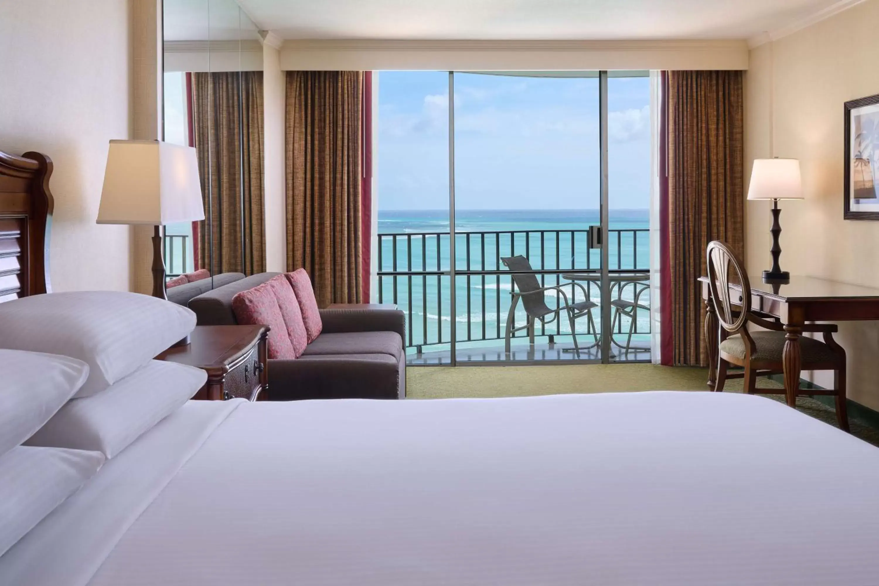 Bedroom, Bed in OUTRIGGER Waikiki Beach Resort