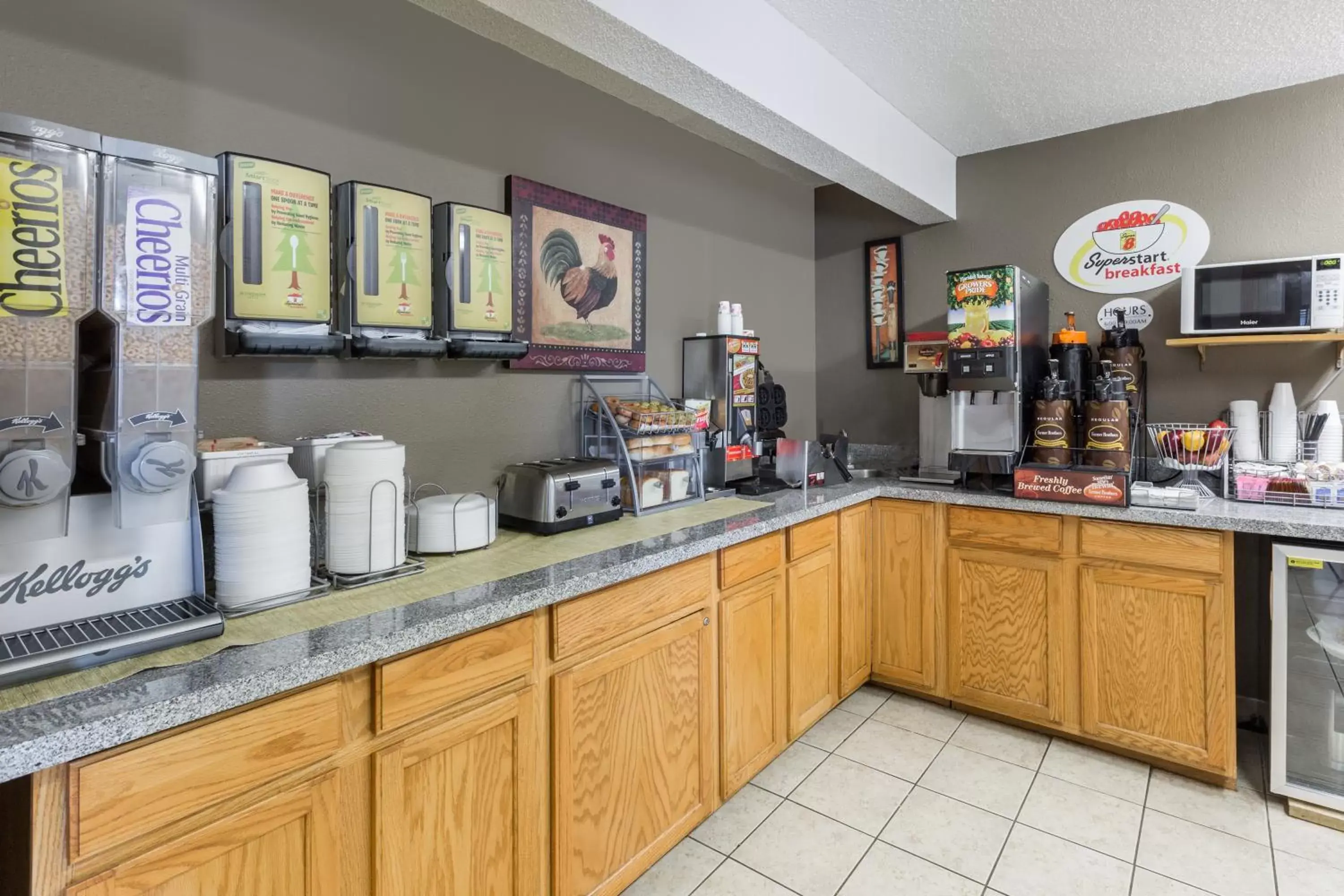 Coffee/Tea Facilities in Super 8 by Wyndham Osceola IA