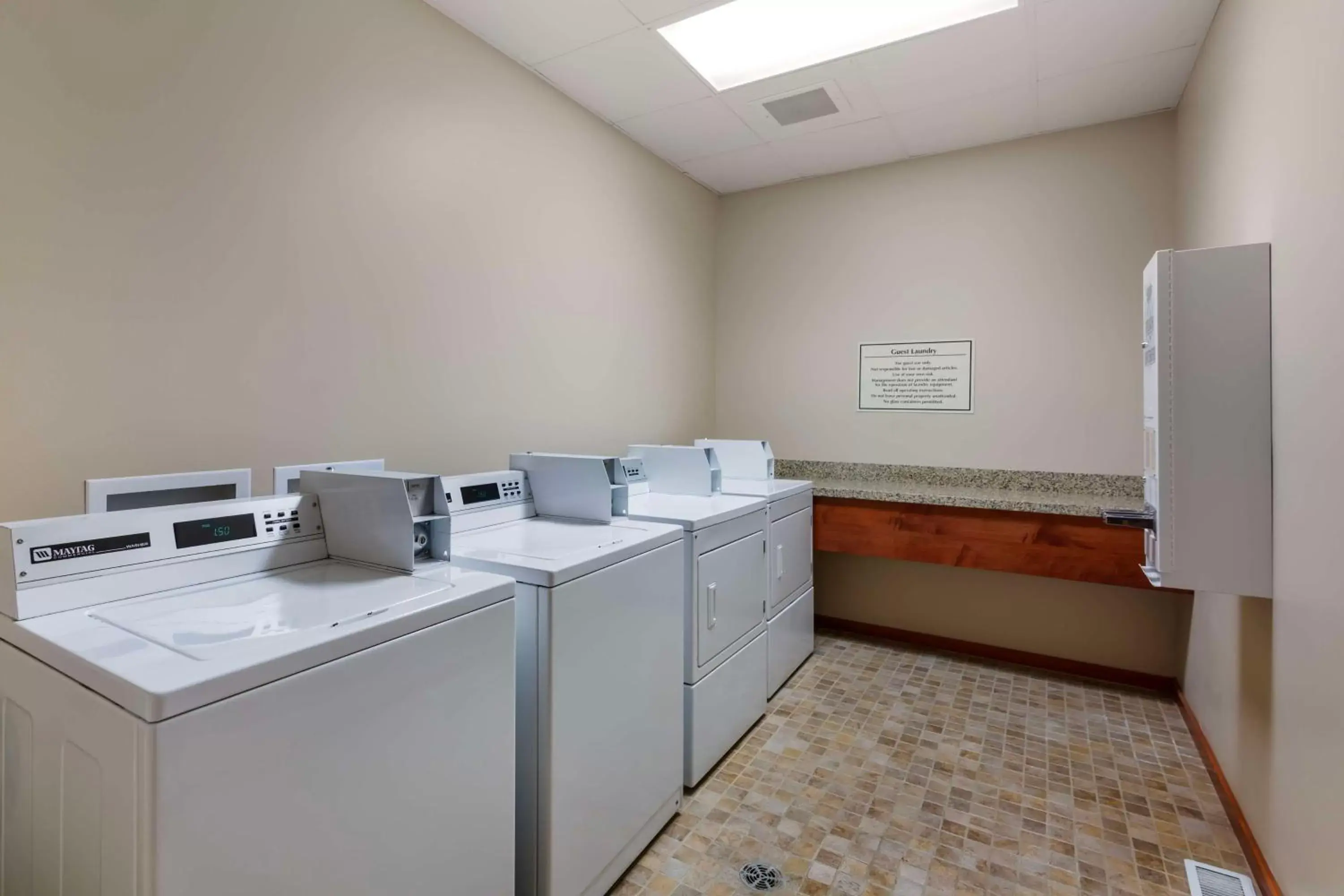 laundry, Kitchen/Kitchenette in Best Western Golden Prairie Inn and Suites