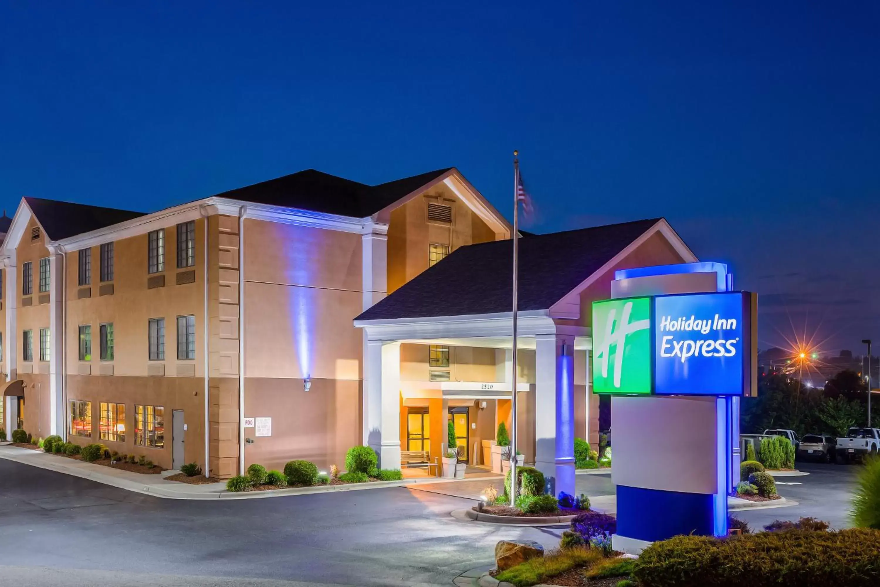 Property building in Holiday Inn Express Winston-Salem by IHG Property building in Holiday Inn Express Winston-Salem by IHG