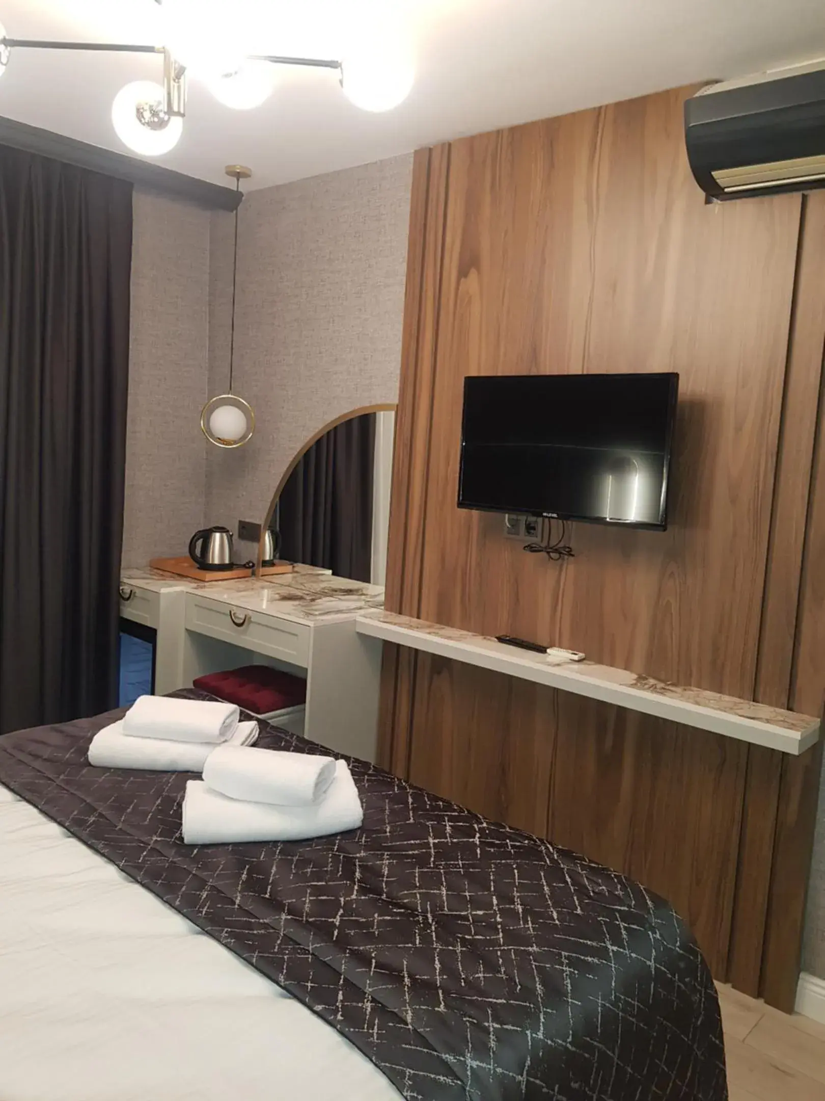 Massage, TV/Entertainment Center in Selenay Hotel