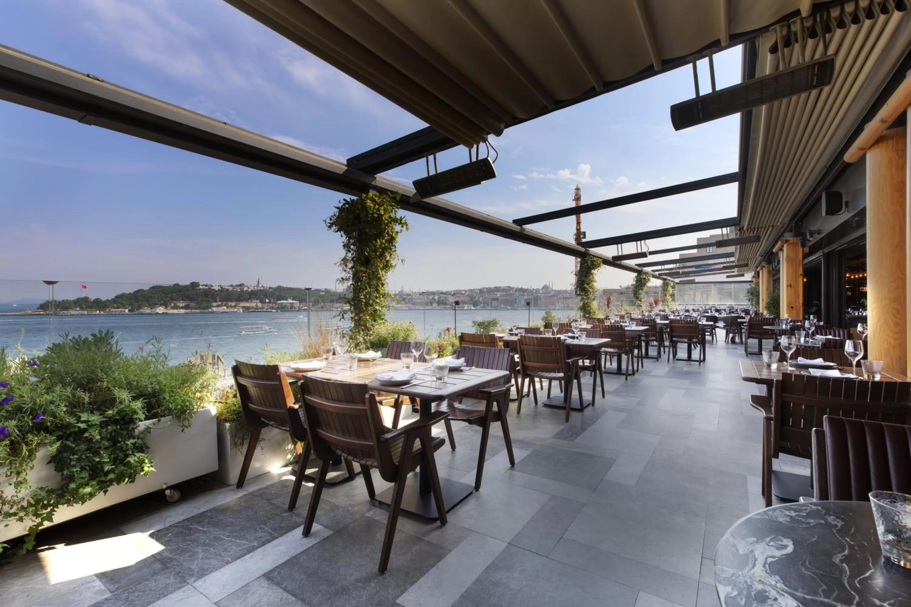 Restaurant/places to eat in Novotel Istanbul Bosphorus Hotel