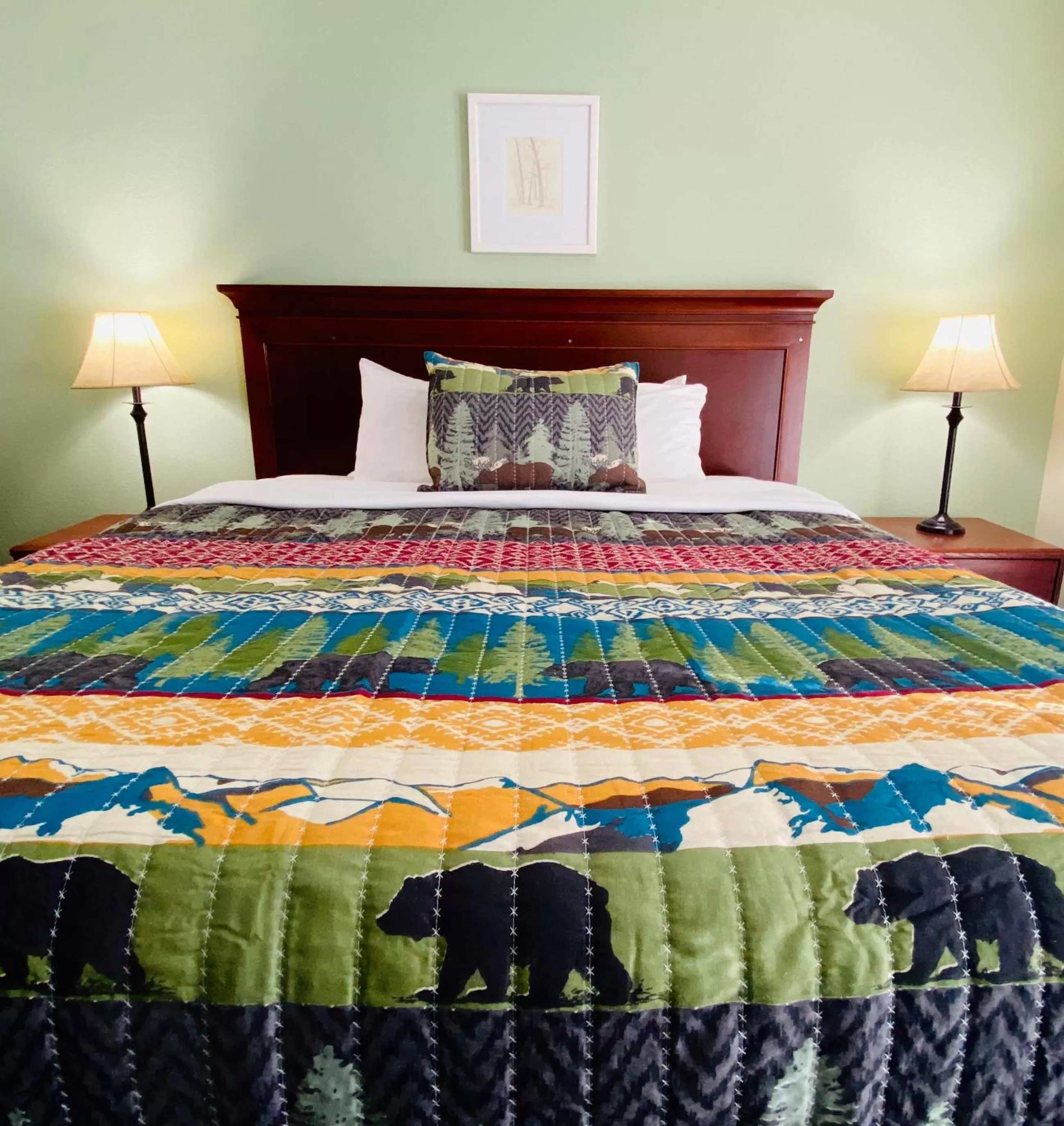 Bed in Salida Inn & Monarch Suites