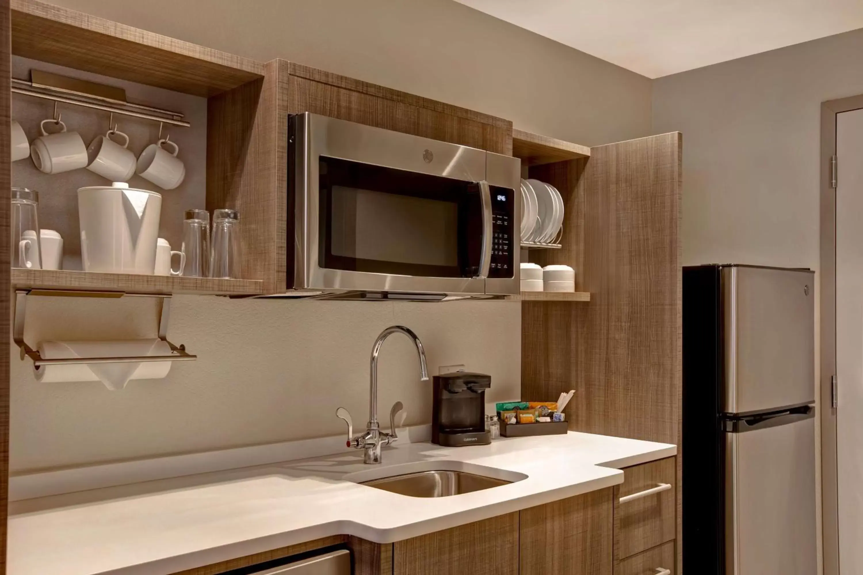 Kitchen or kitchenette, Kitchen/Kitchenette in Home2 Suites By Hilton San Antonio Riverwalk