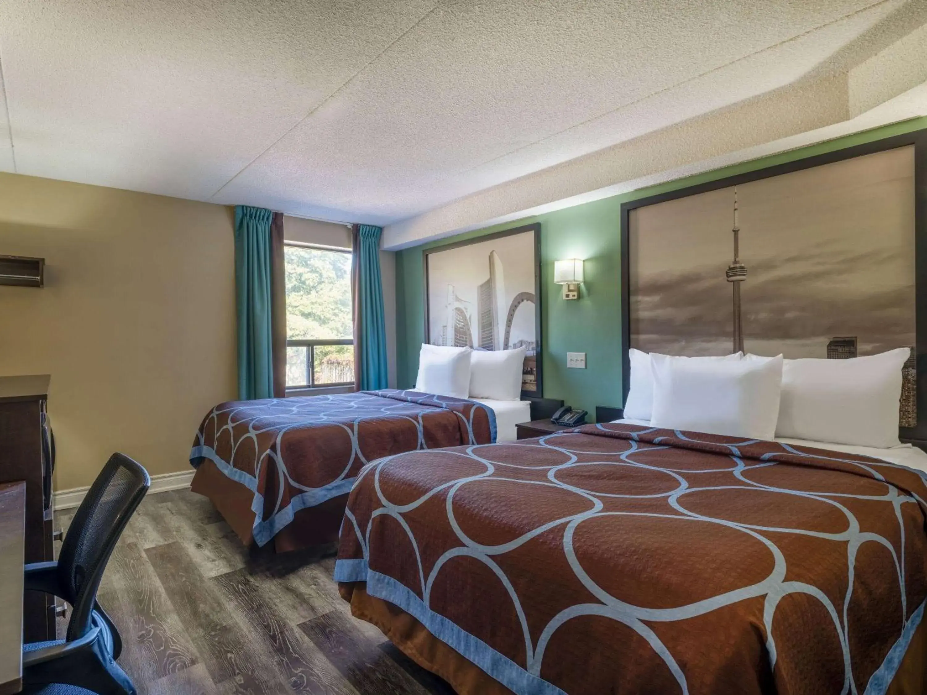 Photo of the whole room, Bed in Super 8 by Wyndham Toronto East ON