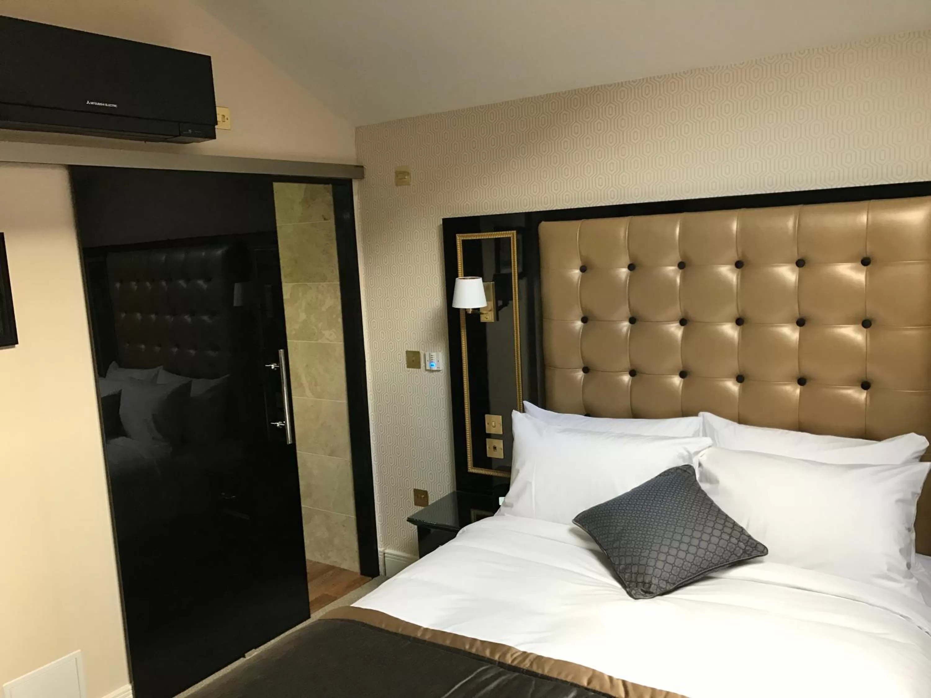 Bed in Museum Residence Oxford