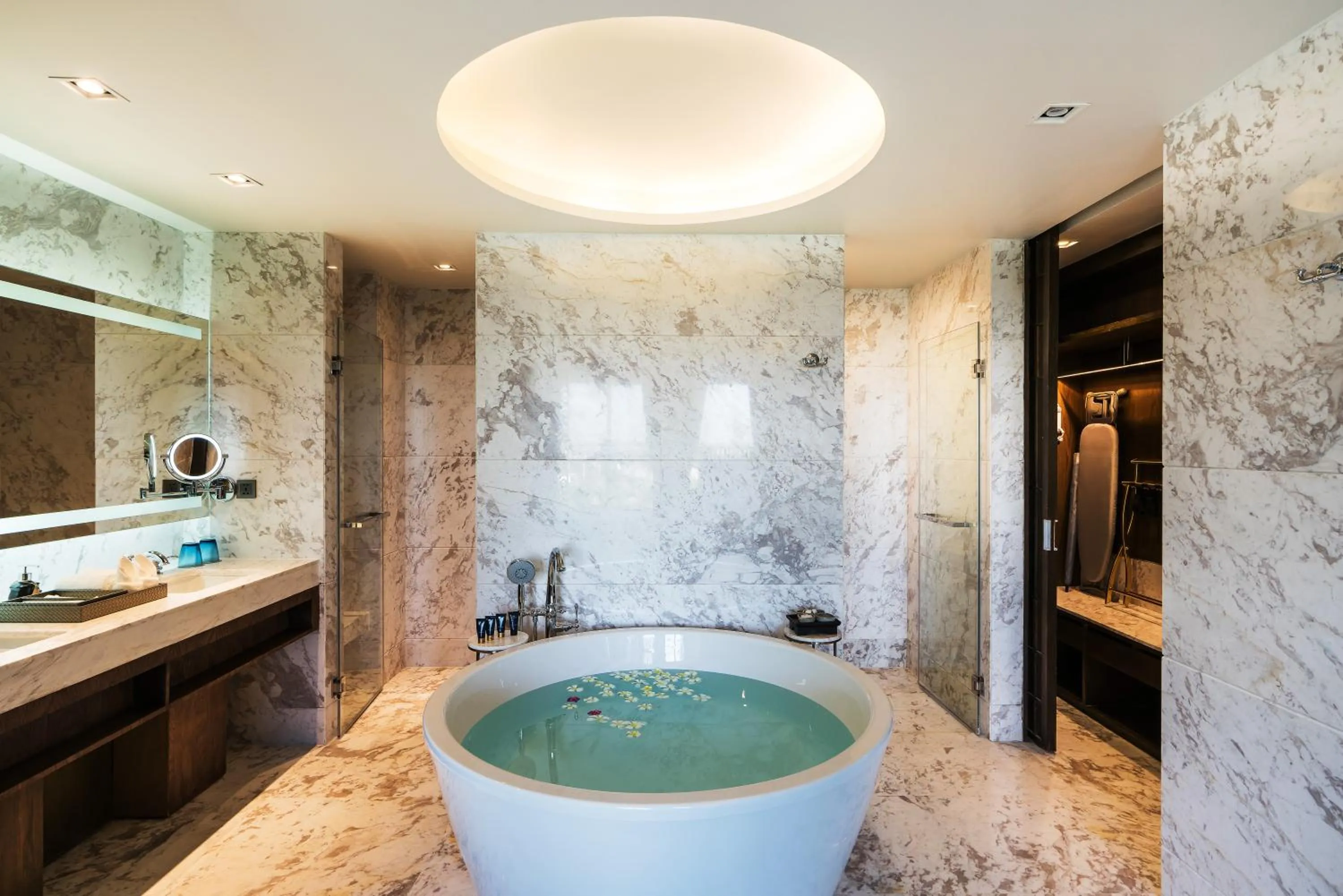 Bathroom in Divalux Resort & Spa Bangkok, Suvarnabhumi Airport-Free Shuttle