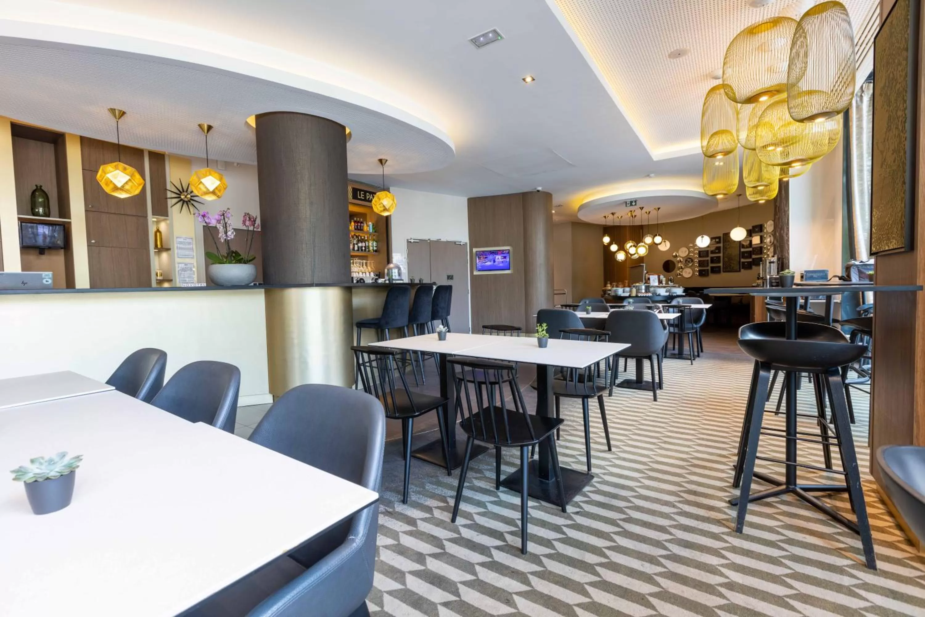 Restaurant/places to eat in Novotel Suites Paris Expo Porte de Versailles