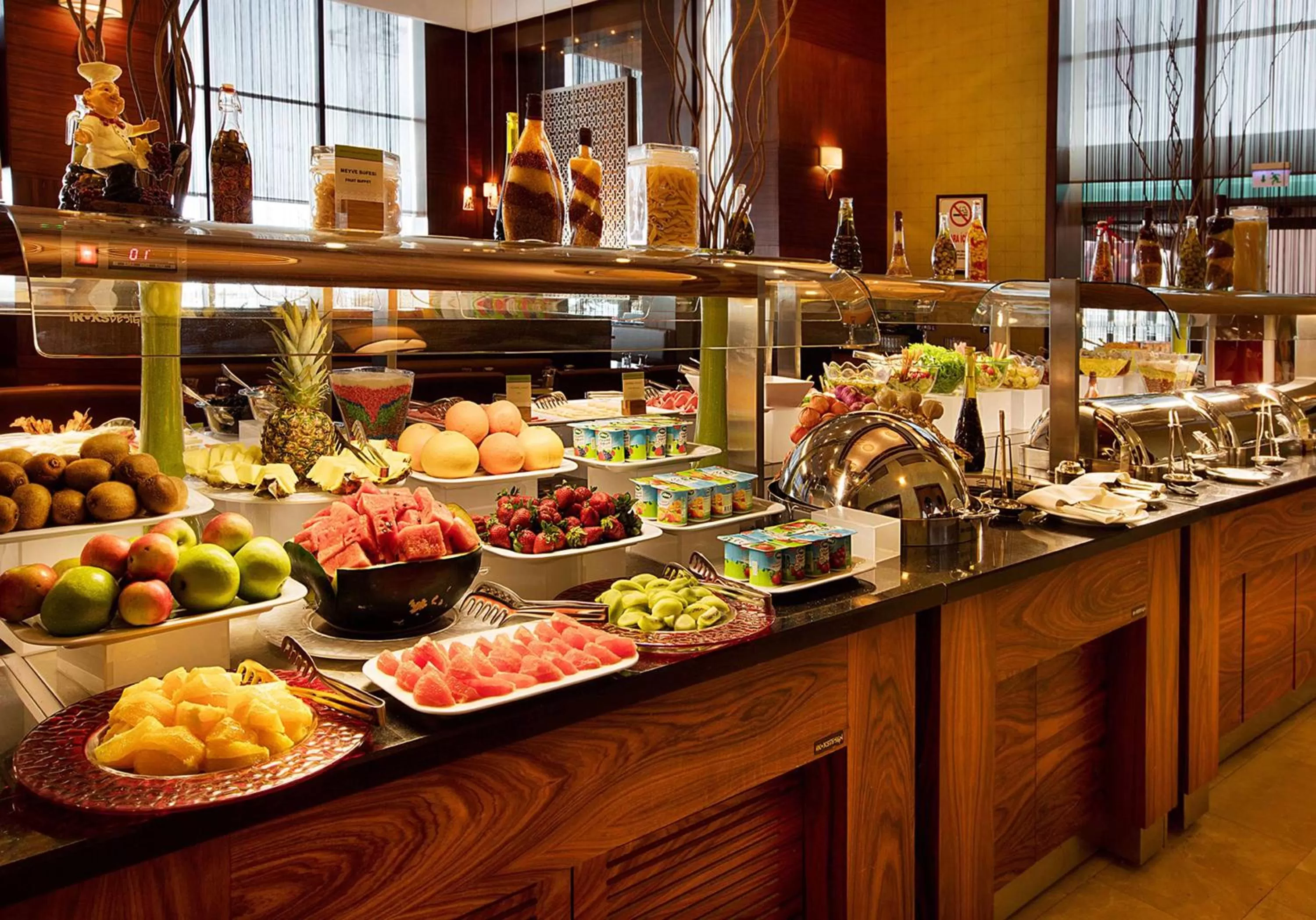 Dining area in Doubletree by Hilton Van