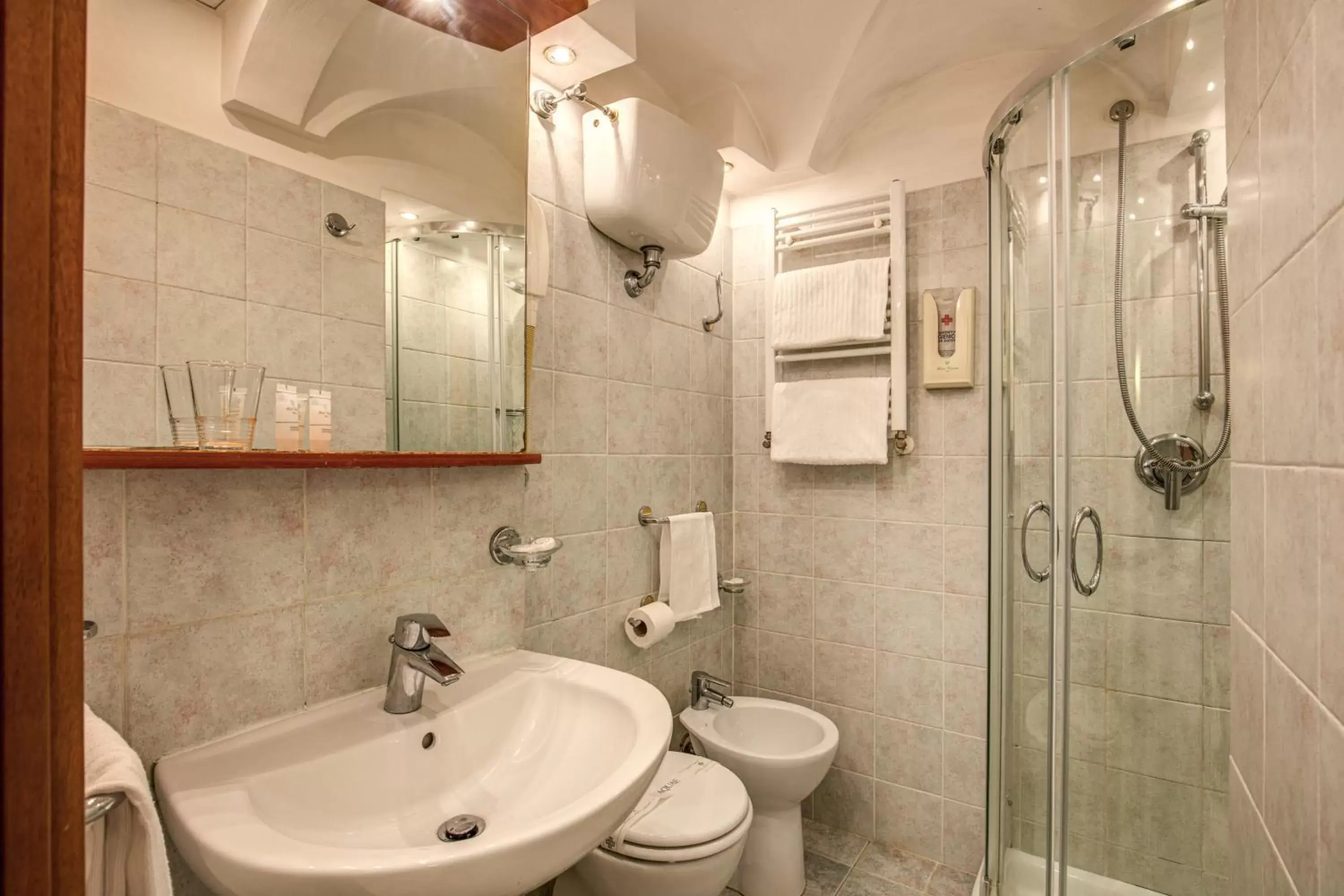 Bathroom in Hotel Verona Rome