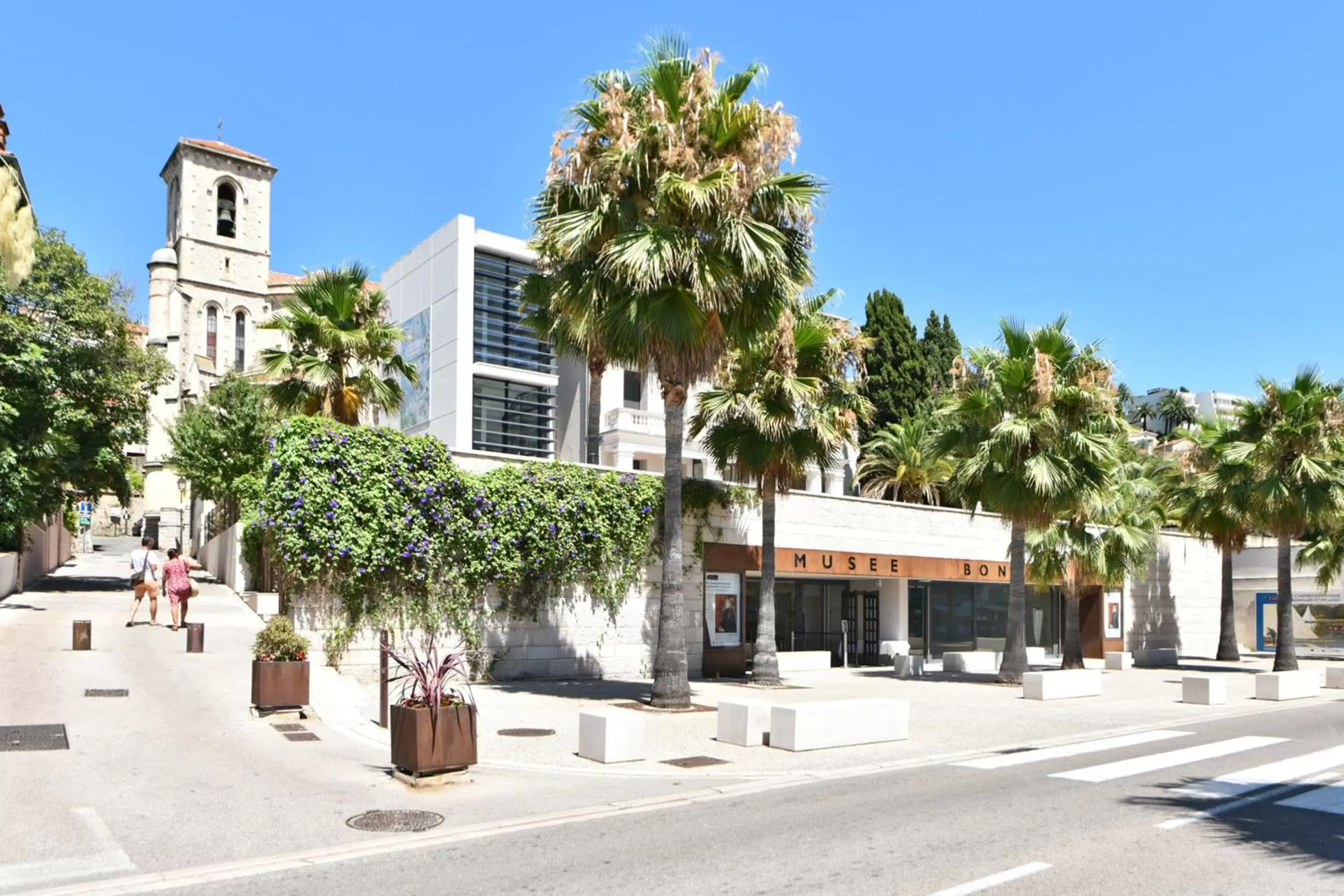 Nearby landmark, Property Building in Zenitude Hôtel-Résidences Le Cannet