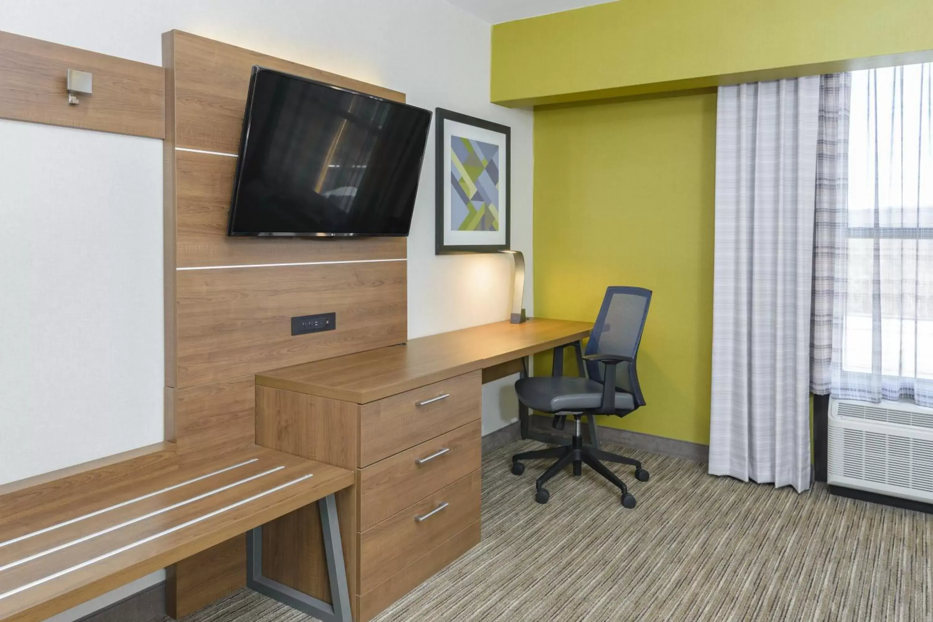 Photo of the whole room, TV/Entertainment Center in Holiday Inn Express Southington, an IHG Hotel