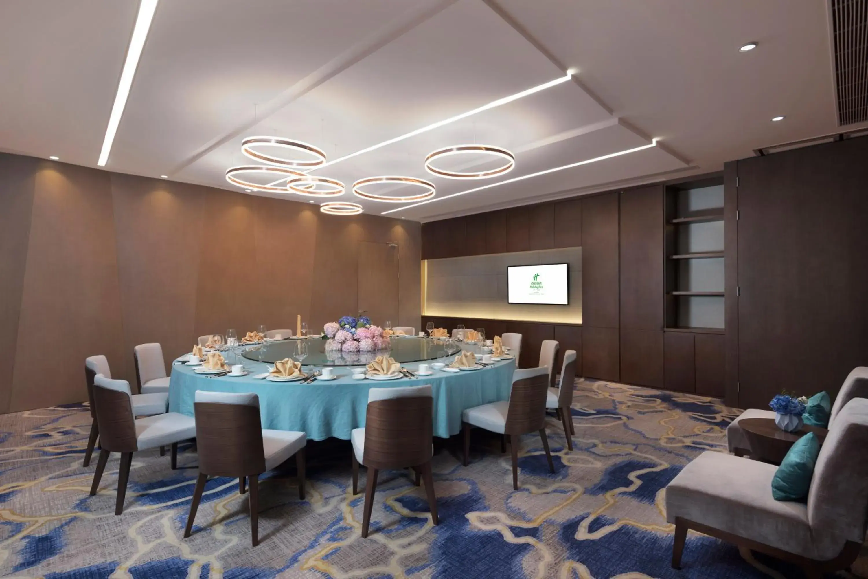 Meeting/conference room, Restaurant/Places to Eat in Holiday Inn Hangzhou Airport Zone, an IHG Hotel