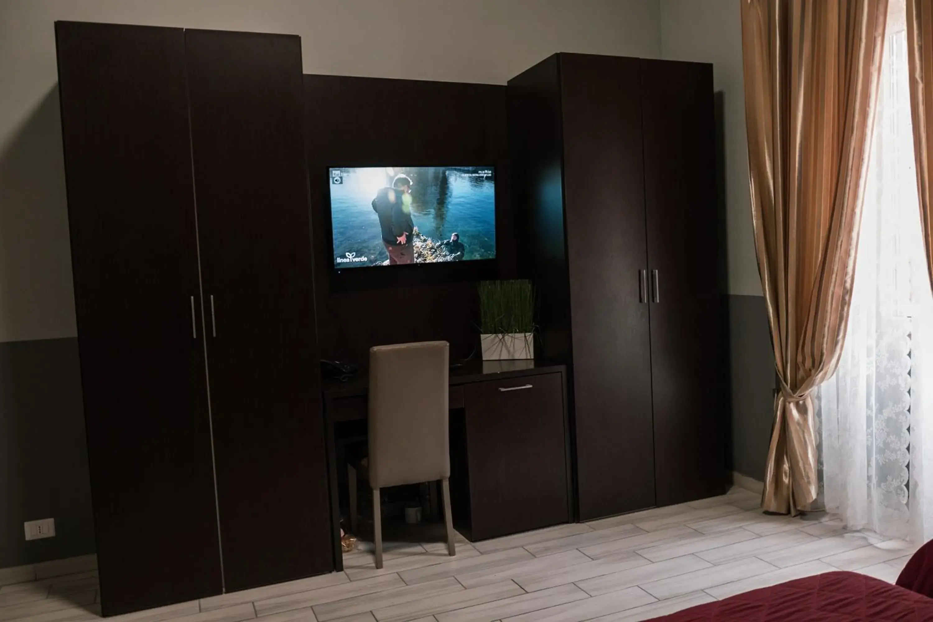 TV/Entertainment Center in Hotel d'Este