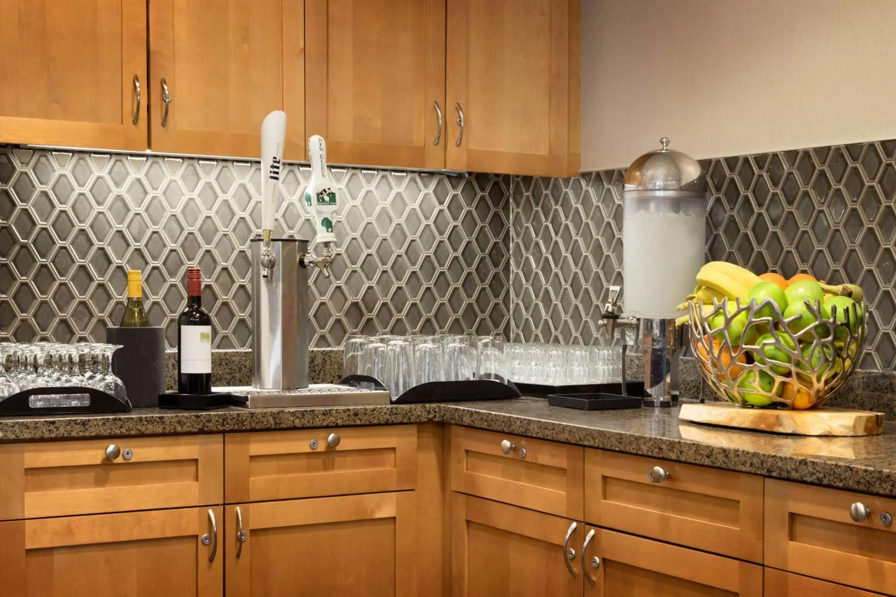 Restaurant/places to eat, Kitchen/Kitchenette in Homewood Suites by Hilton Madison West