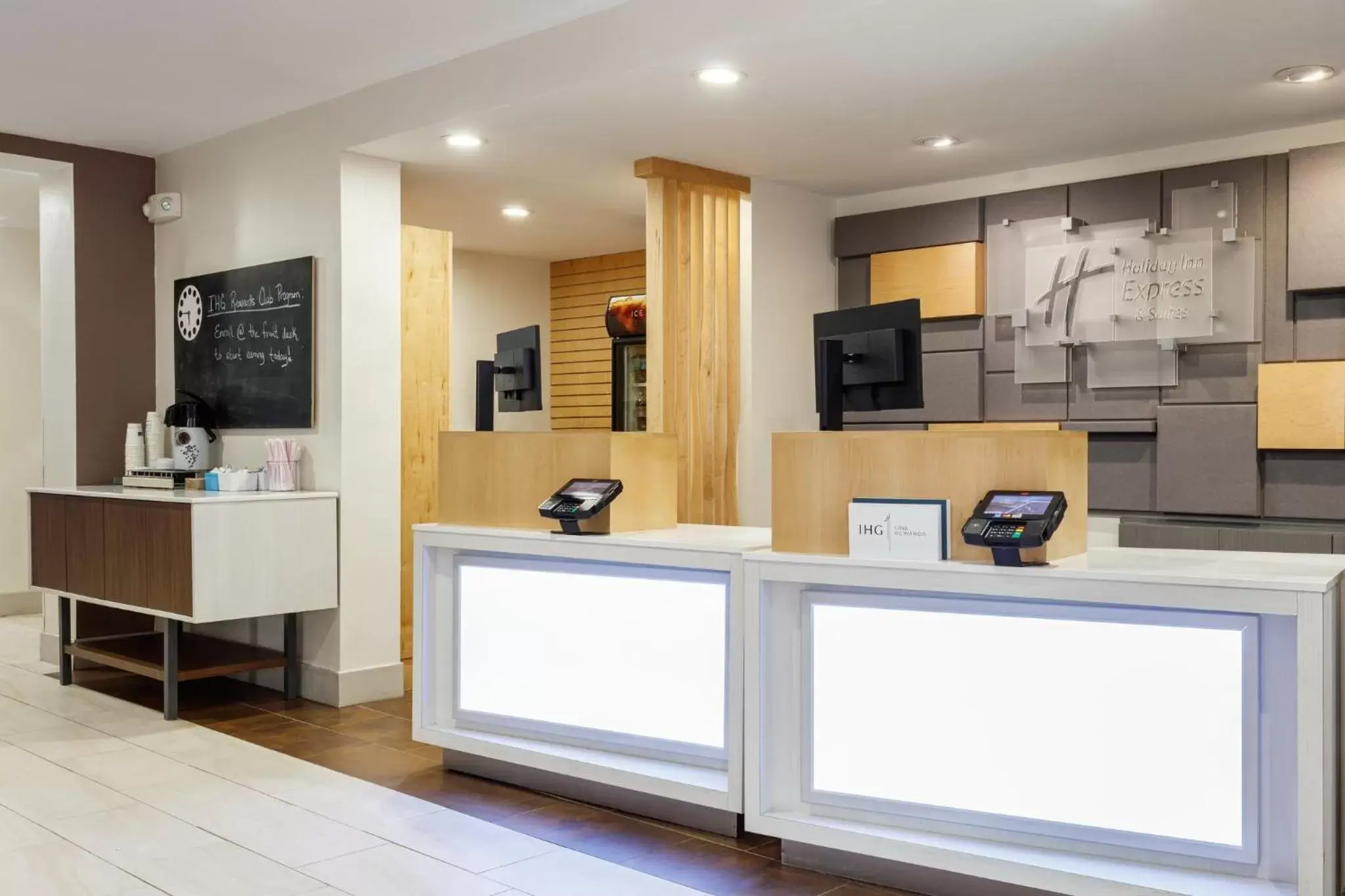 Property building in Holiday Inn Express & Suites Newport News by IHG Property building in Holiday Inn Express & Suites Newport News by IHG