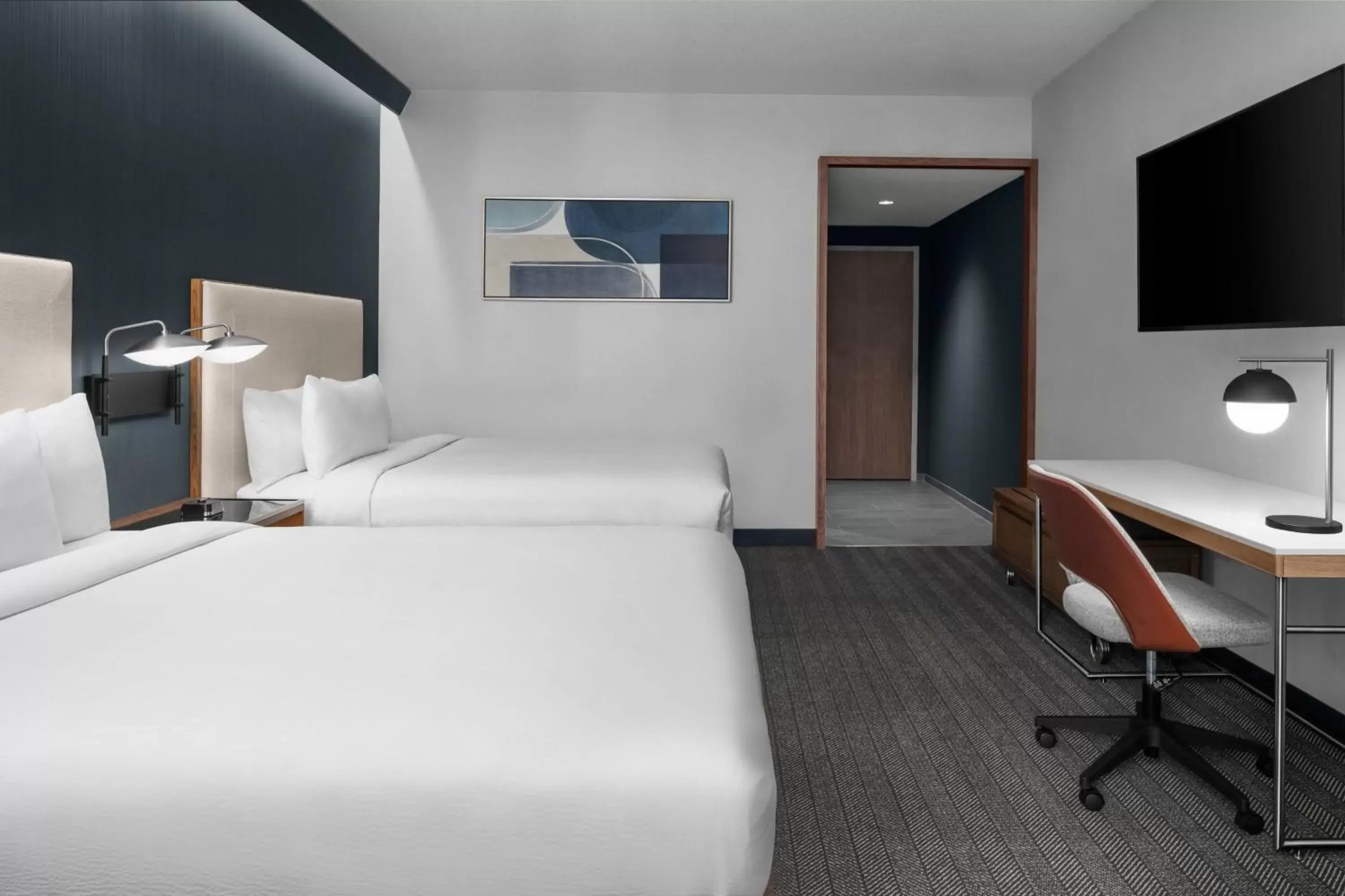 Photo of the whole room, Bed in Courtyard by Marriott Calgary Downtown