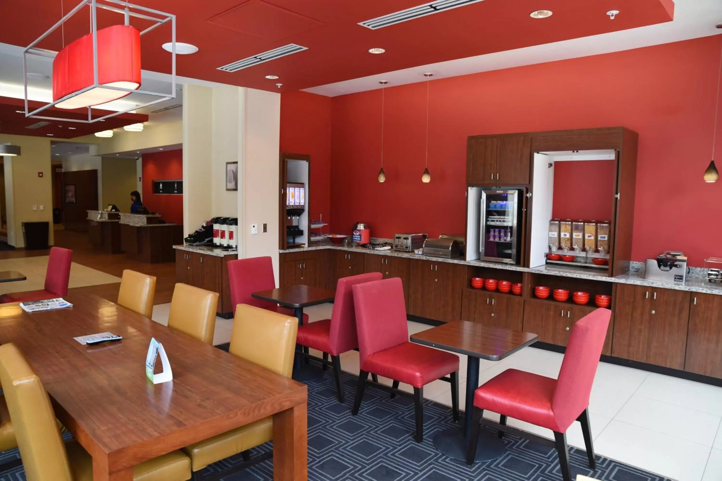 Breakfast, Restaurant/Places to Eat in TownePlace Suites by Marriott Lawrence Downtown