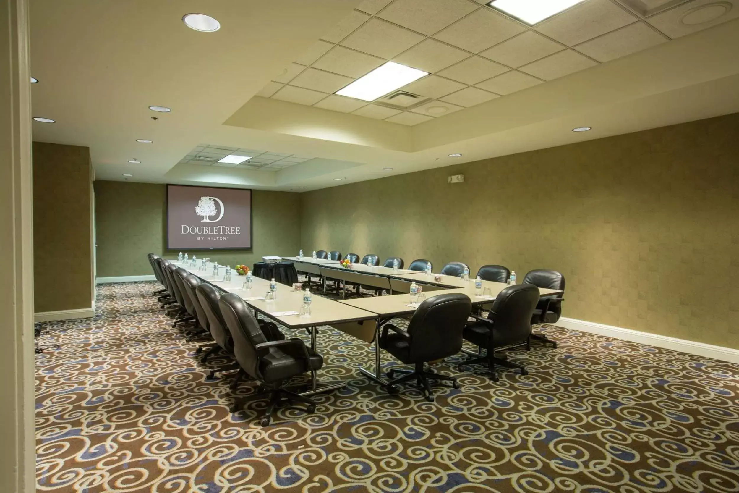 Meeting/conference room in DoubleTree by Hilton Chicago O'Hare Airport-Rosemont