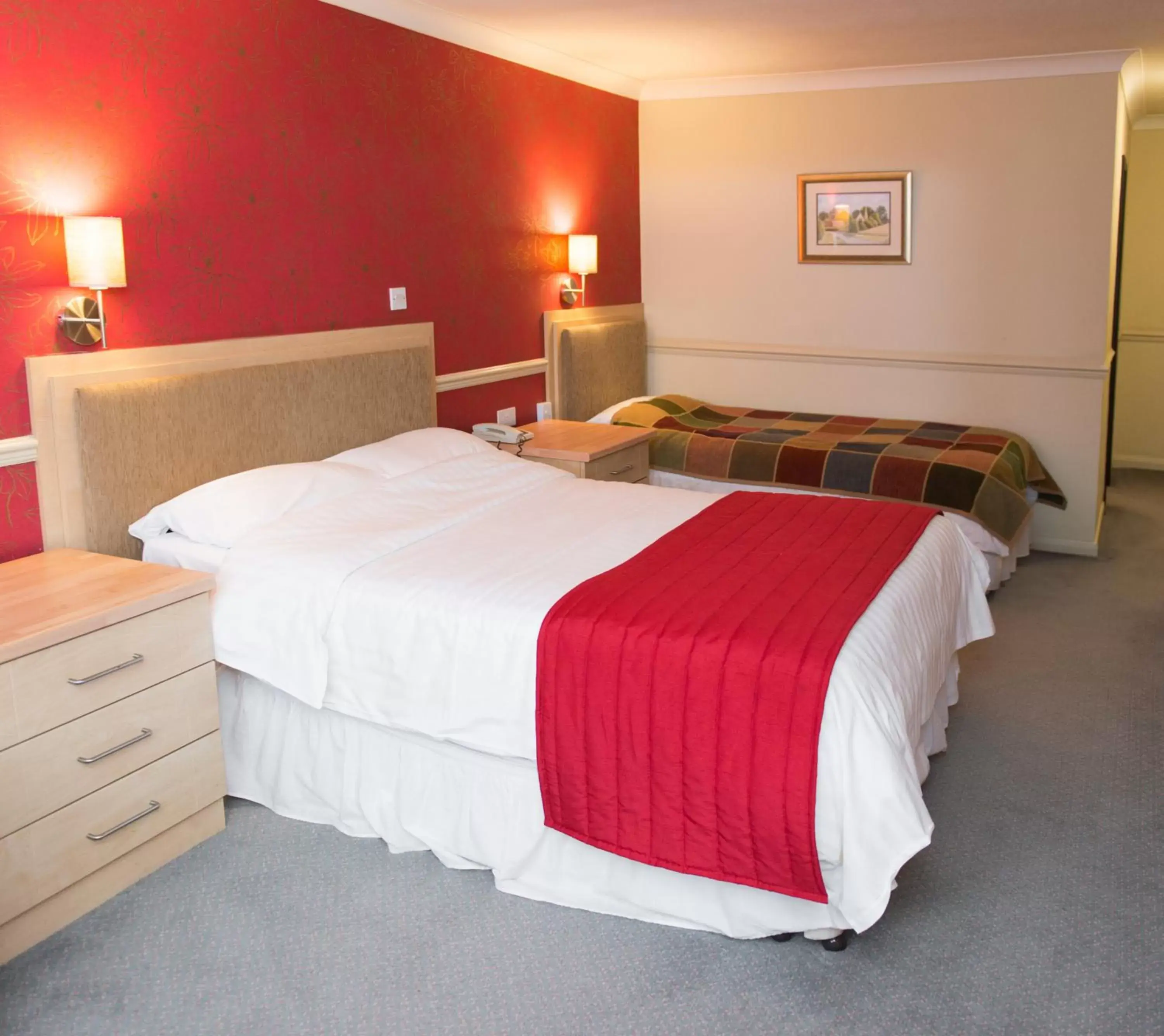 Photo of the whole room, Bed in Millfields Hotel