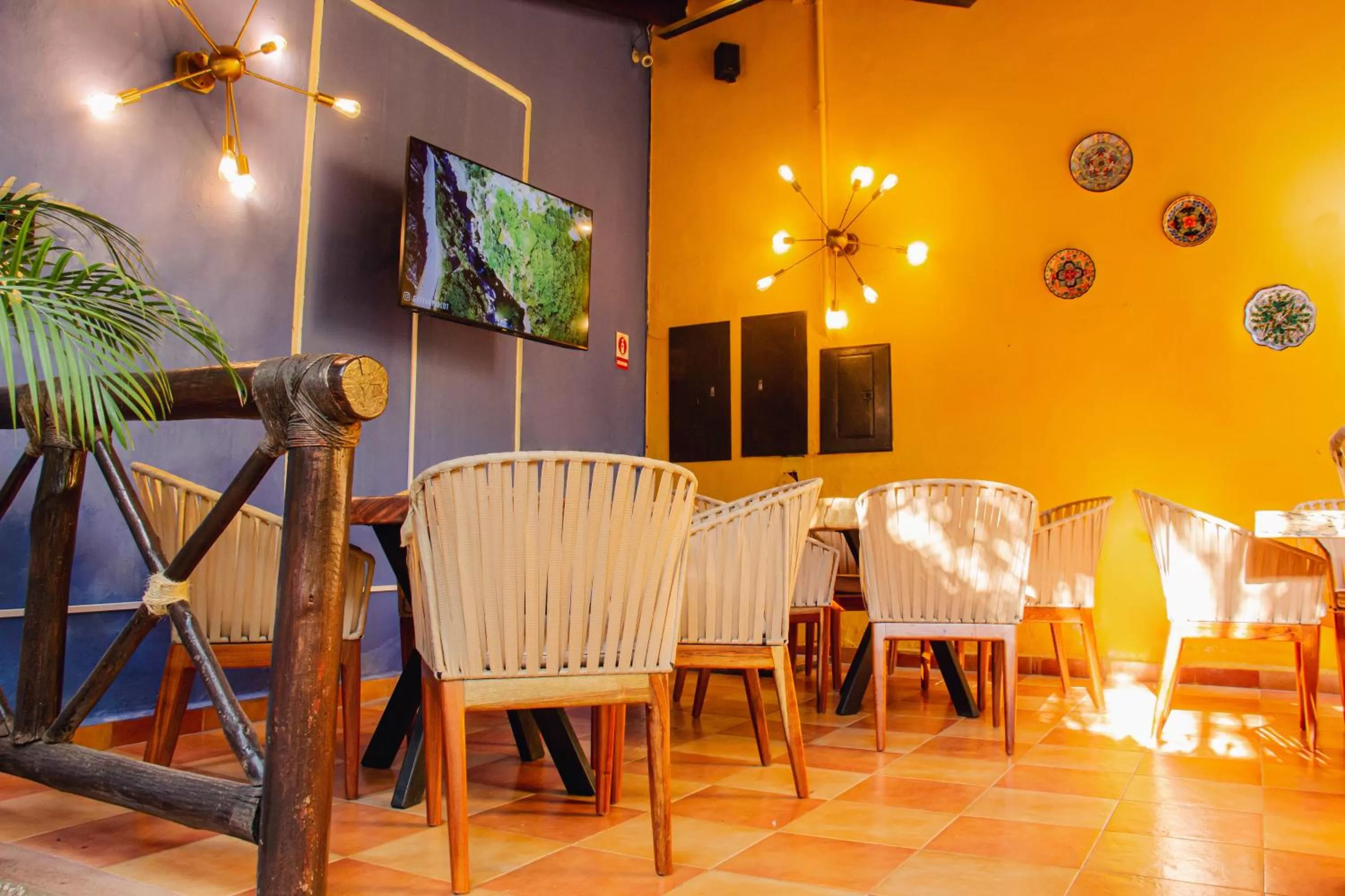 Restaurant/places to eat in Hotel Marionetas