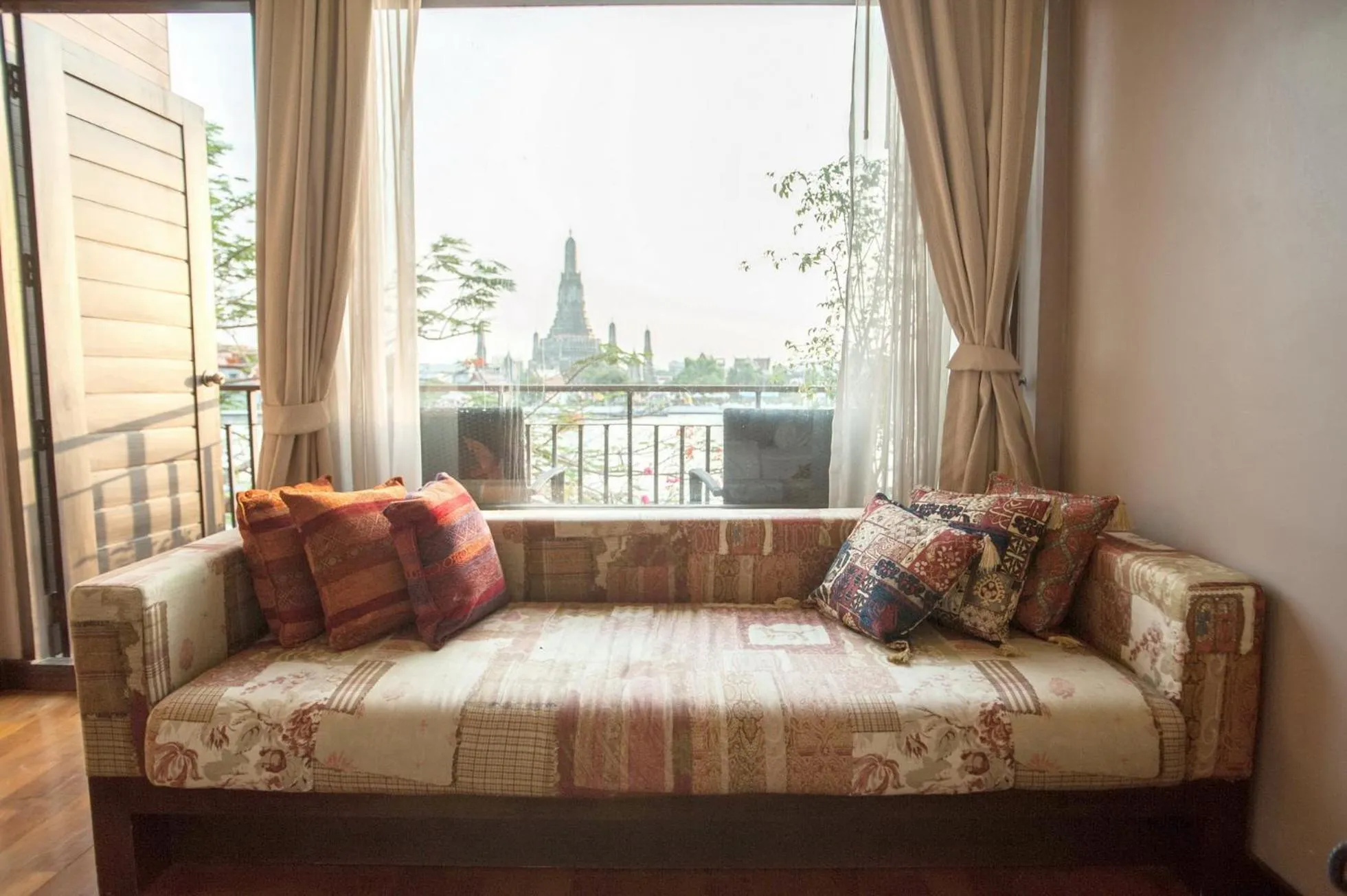 Nearby landmark, Bed in Sala Arun