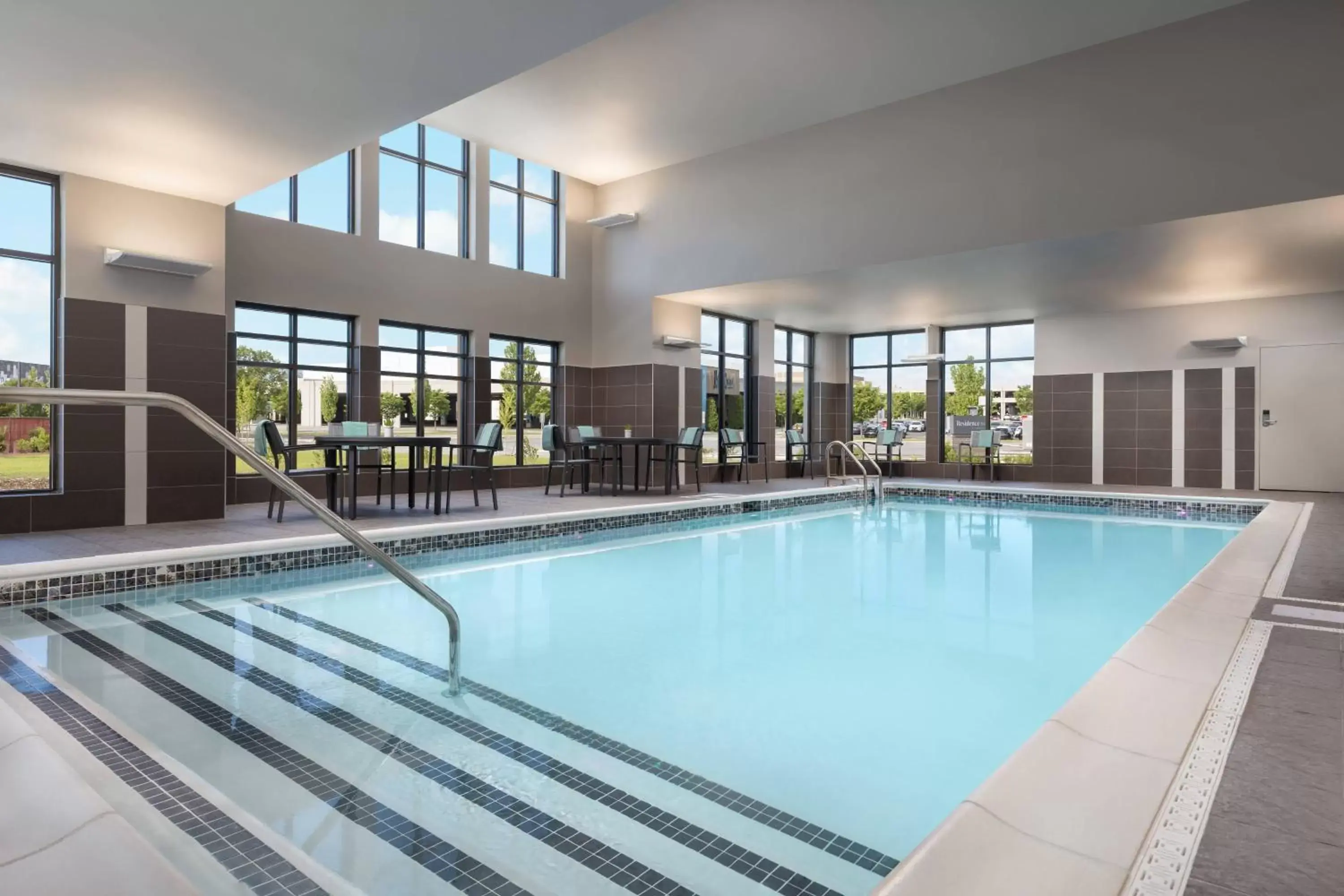 Swimming Pool in Residence Inn Long Island Garden City