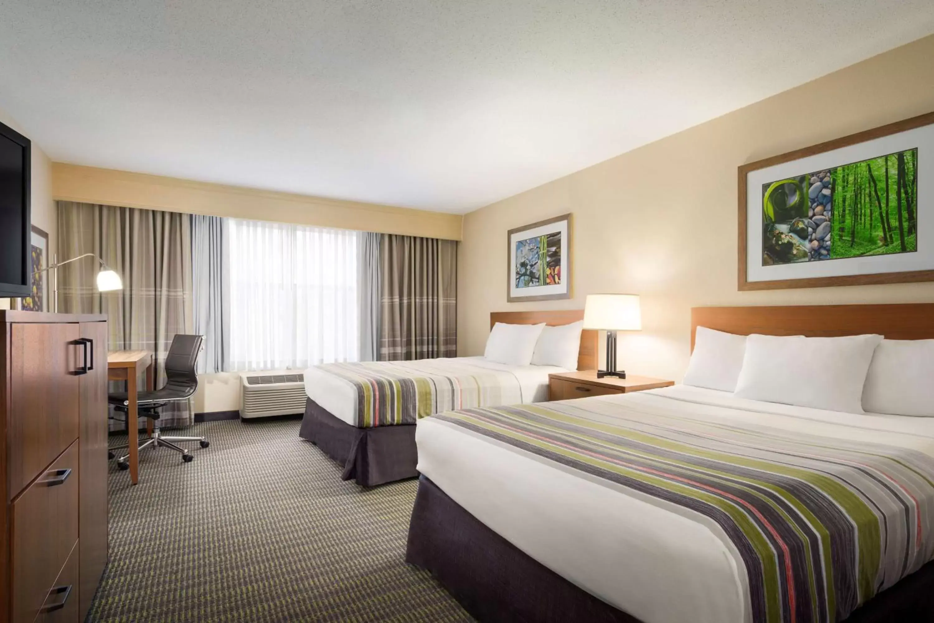 Photo of the whole room, Bed in Country Inn & Suites by Radisson, Williamsburg Historic Area, VA