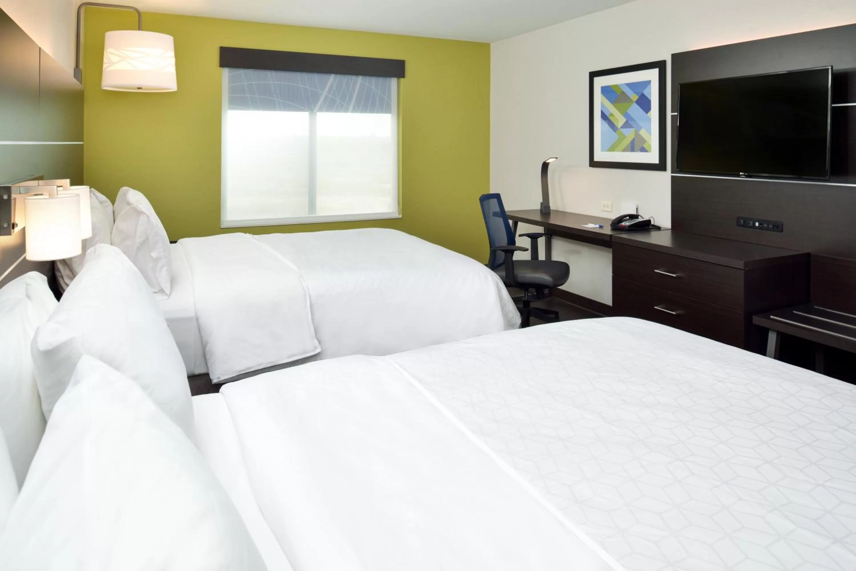 Photo of the whole room, Bed in Holiday Inn Express & Suites Pueblo by IHG