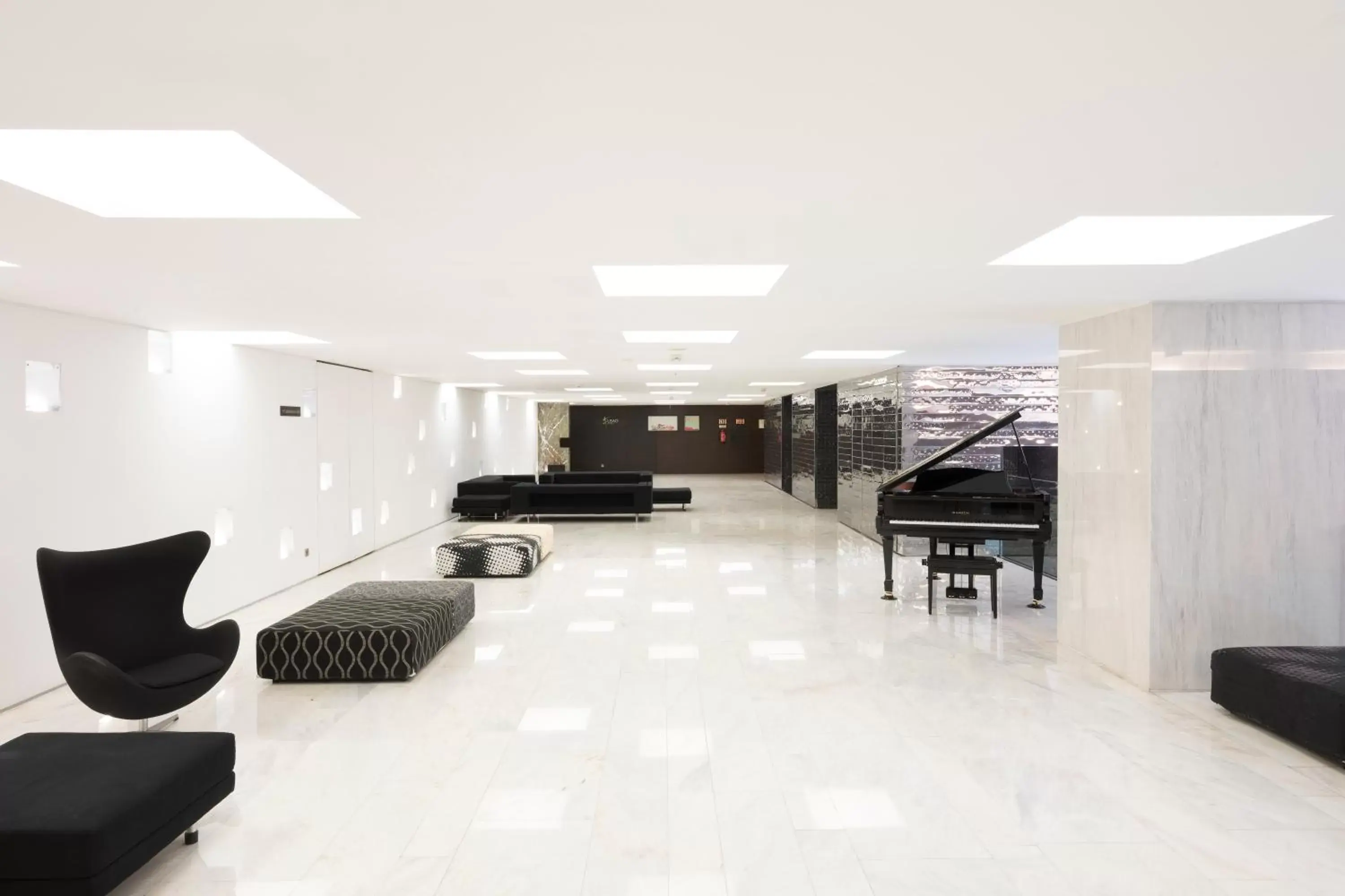 Living room, Lobby/Reception in VIP Grand Lisboa Hotel & Spa