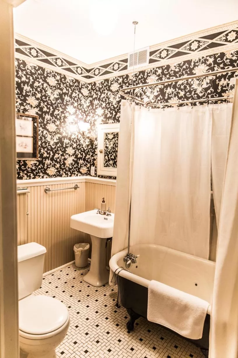 Double Oaks Bed & Breakfast