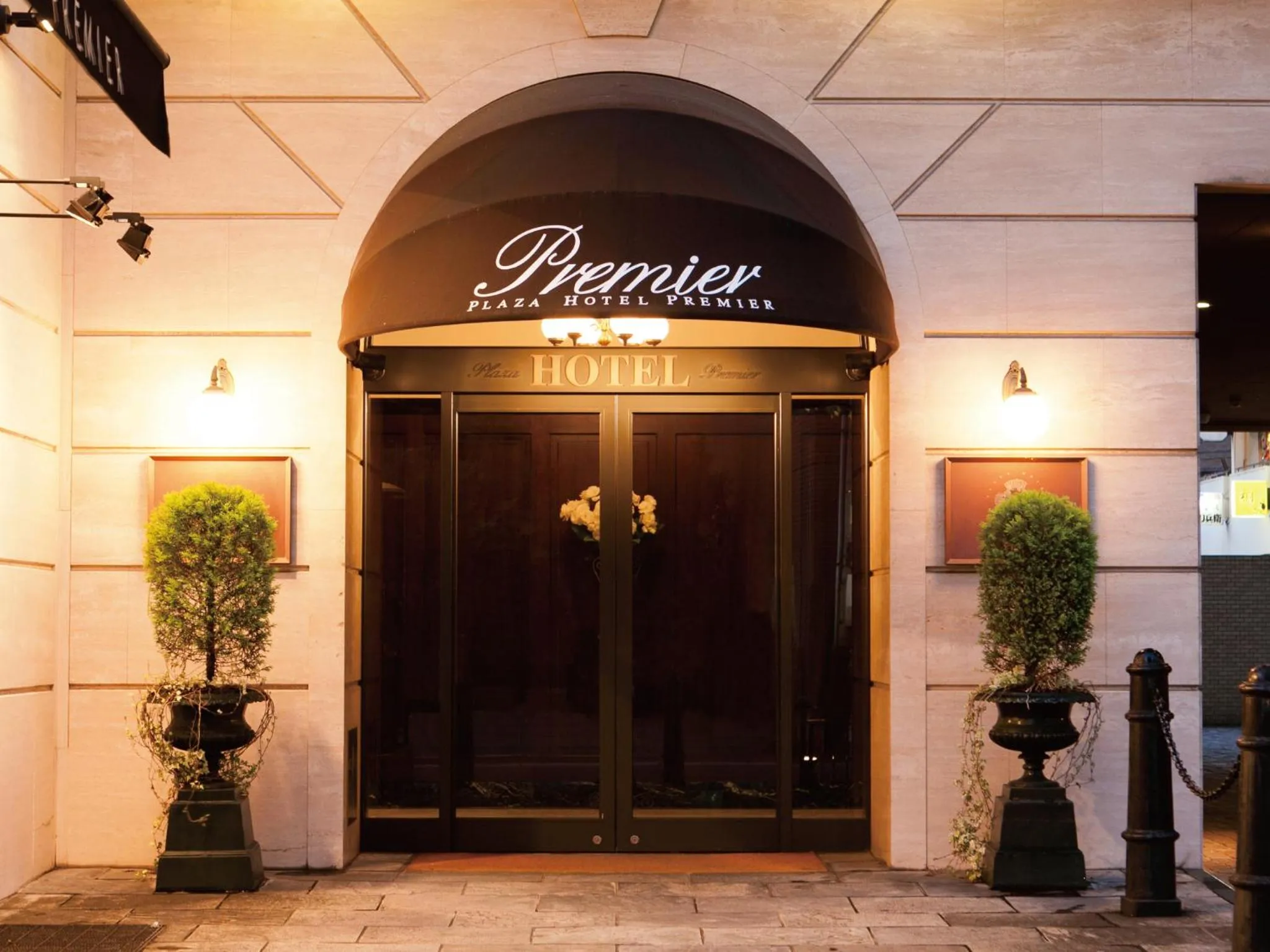 Facade/entrance in Plaza Hotel Premier