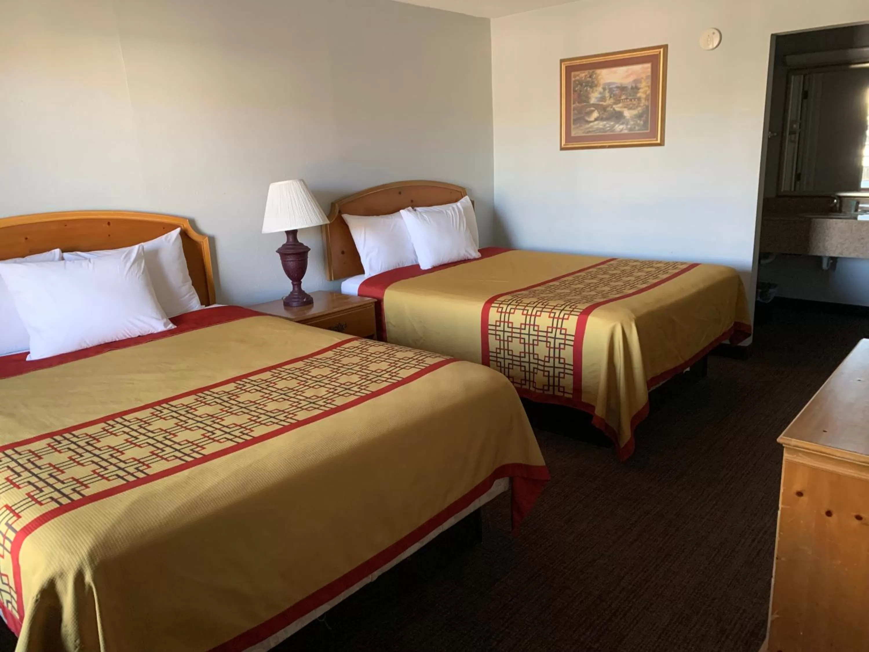 Bedroom, Bed in Pigeon Forge Parkway Inn