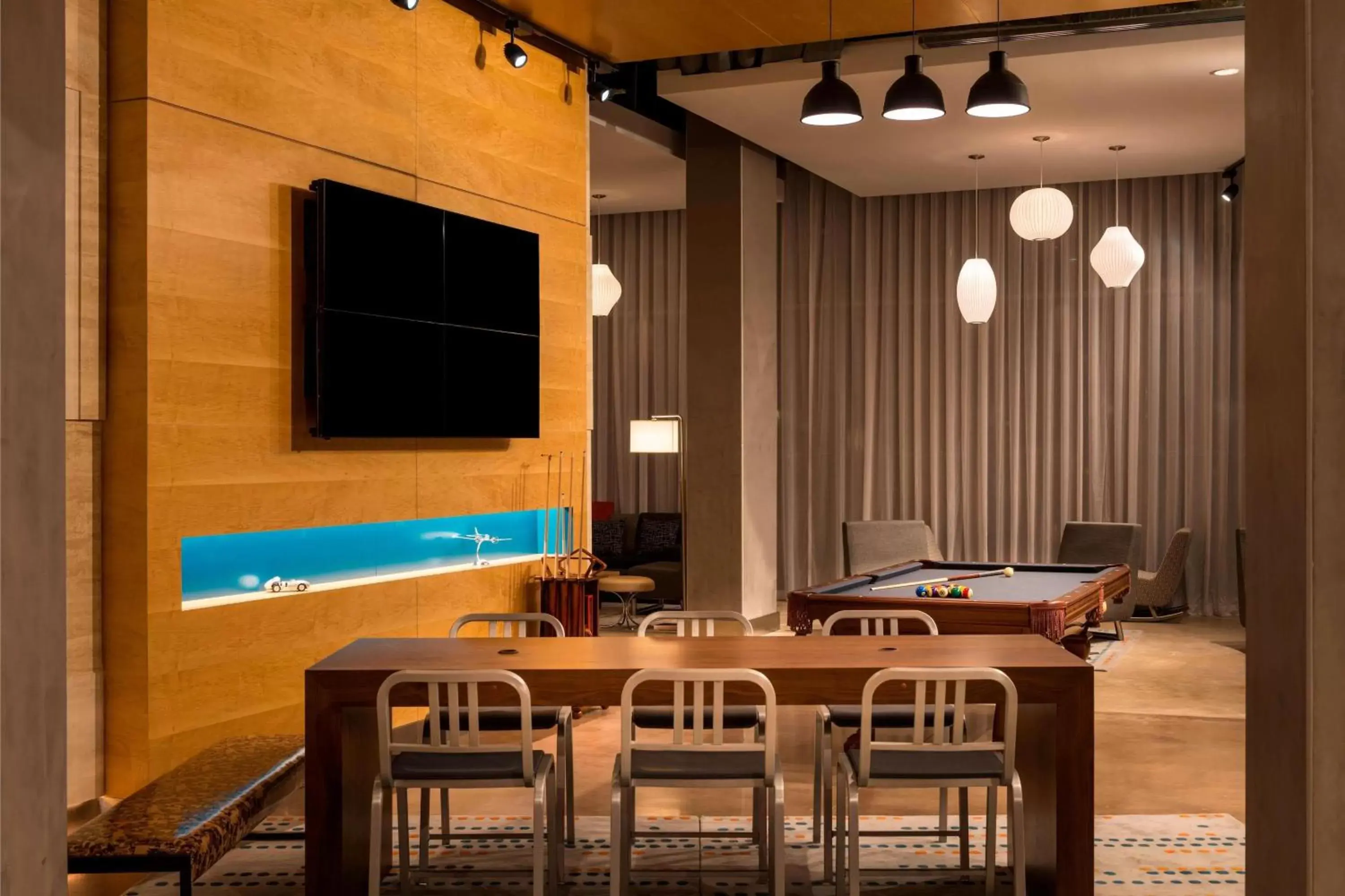 Lounge or bar in Aloft Al Ain