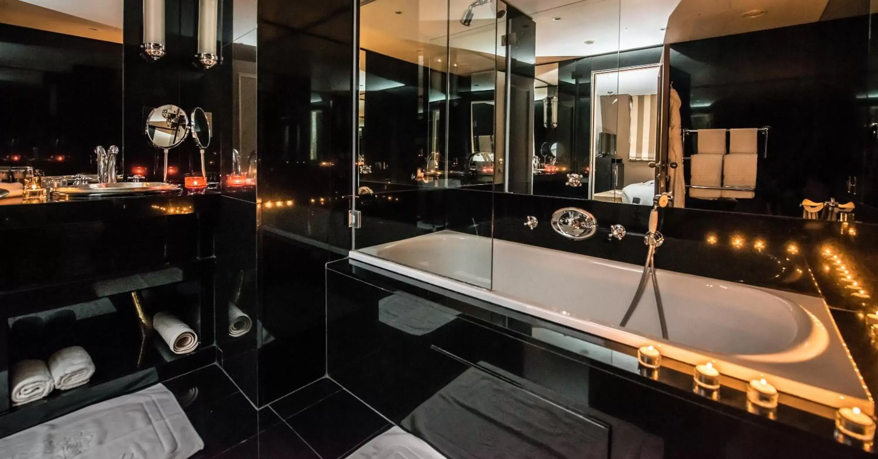 Shower, Bathroom in Baglioni Hotel London - The Leading Hotels of the World