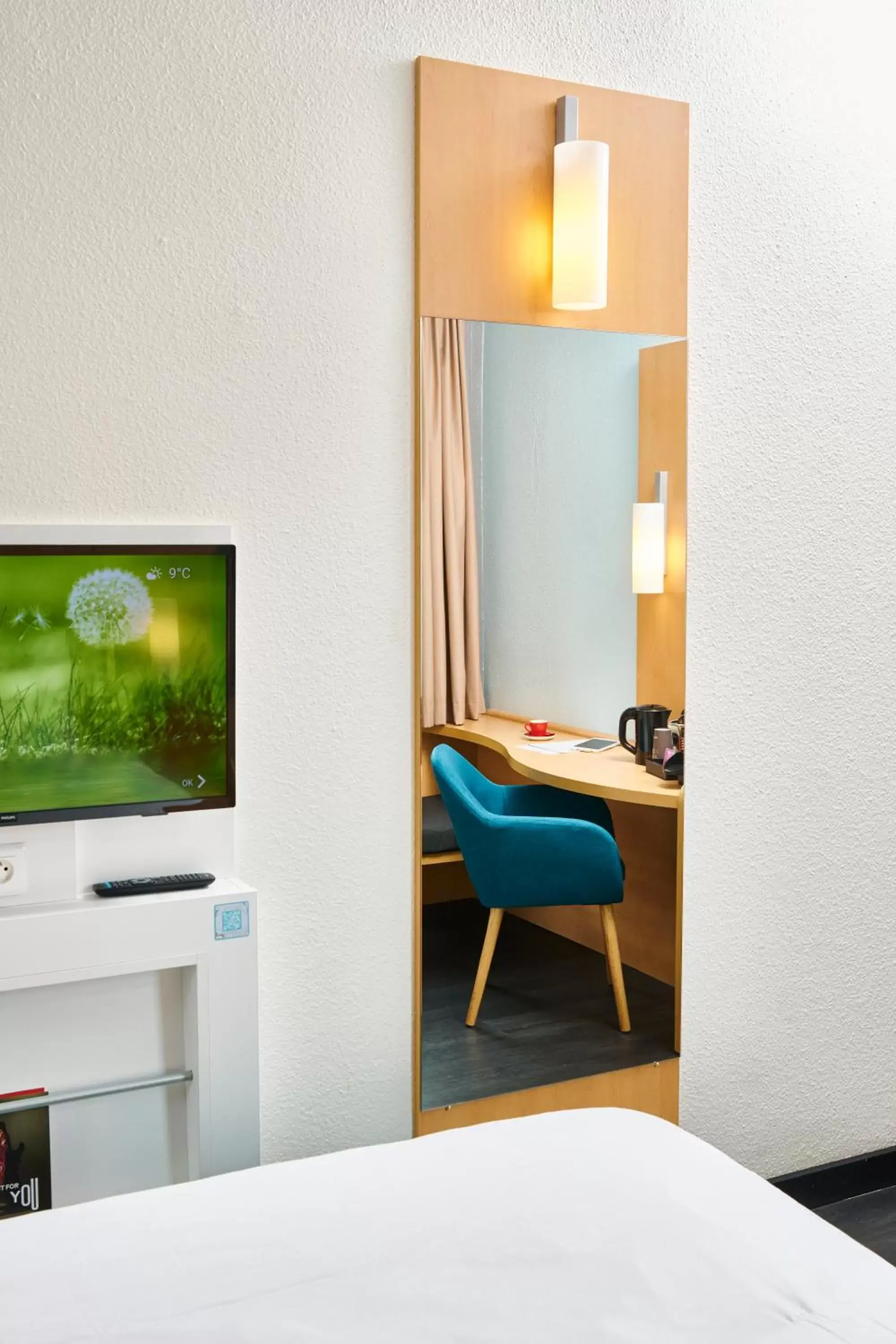 Photo of the whole room, TV/Entertainment Center in ibis Annecy Centre Vieille Ville