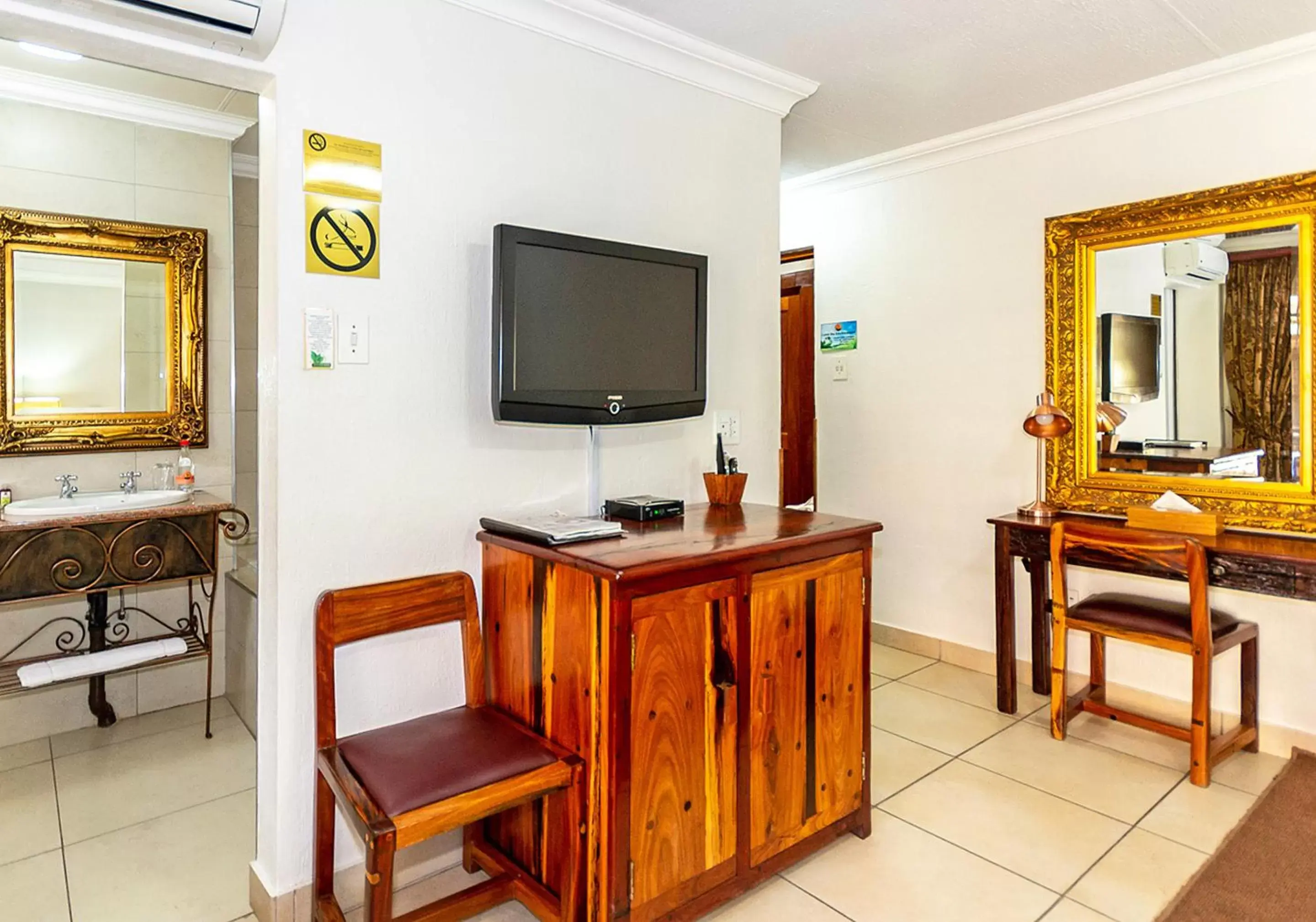  Double Room - single occupancy in Afrique Boutique Hotel O.R. Tambo